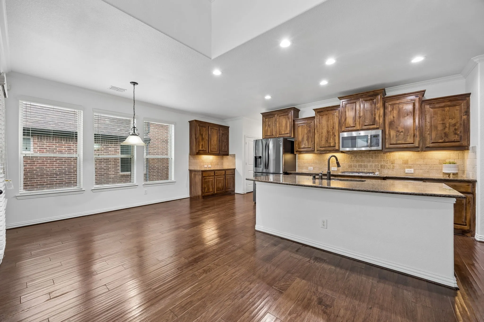 Single Family Residence For Sale in Collin County , 9519 Amberwoods Lane, Frisco, Texas 75035, 4 Bedroom, 5 Bathroom, 3 Garage spaces, 3,426 Sqft, built in 2013, mls#21246565, Real Estate Agent in Frisco, Homes For Sale in Collin county, Homes For Sale in Frisco, Realtor in Frisco Texas, Real Estate Brokerage Independent Realty Texas, Luminita Cordes Realtor