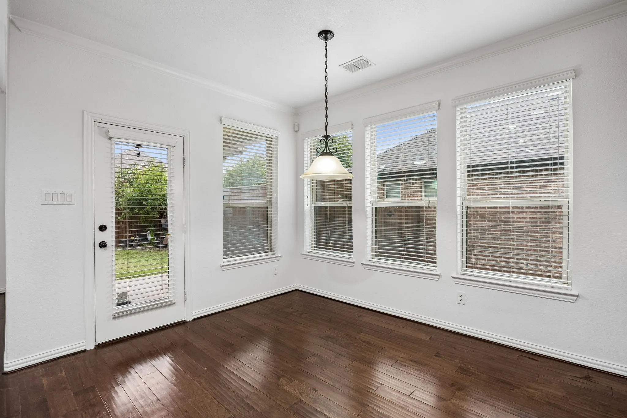 Single Family Residence For Sale in Collin County , 9519 Amberwoods Lane, Frisco, Texas 75035, 4 Bedroom, 5 Bathroom, 3 Garage spaces, 3,426 Sqft, built in 2013, mls#21246565, Real Estate Agent in Frisco, Homes For Sale in Collin county, Homes For Sale in Frisco, Realtor in Frisco Texas, Real Estate Brokerage Independent Realty Texas, Luminita Cordes Realtor