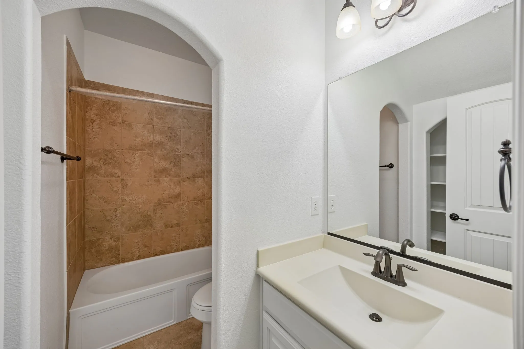 Single Family Residence For Sale in Collin County , 9519 Amberwoods Lane, Frisco, Texas 75035, 4 Bedroom, 5 Bathroom, 3 Garage spaces, 3,426 Sqft, built in 2013, mls#21246565, Real Estate Agent in Frisco, Homes For Sale in Collin county, Homes For Sale in Frisco, Realtor in Frisco Texas, Real Estate Brokerage Independent Realty Texas, Luminita Cordes Realtor