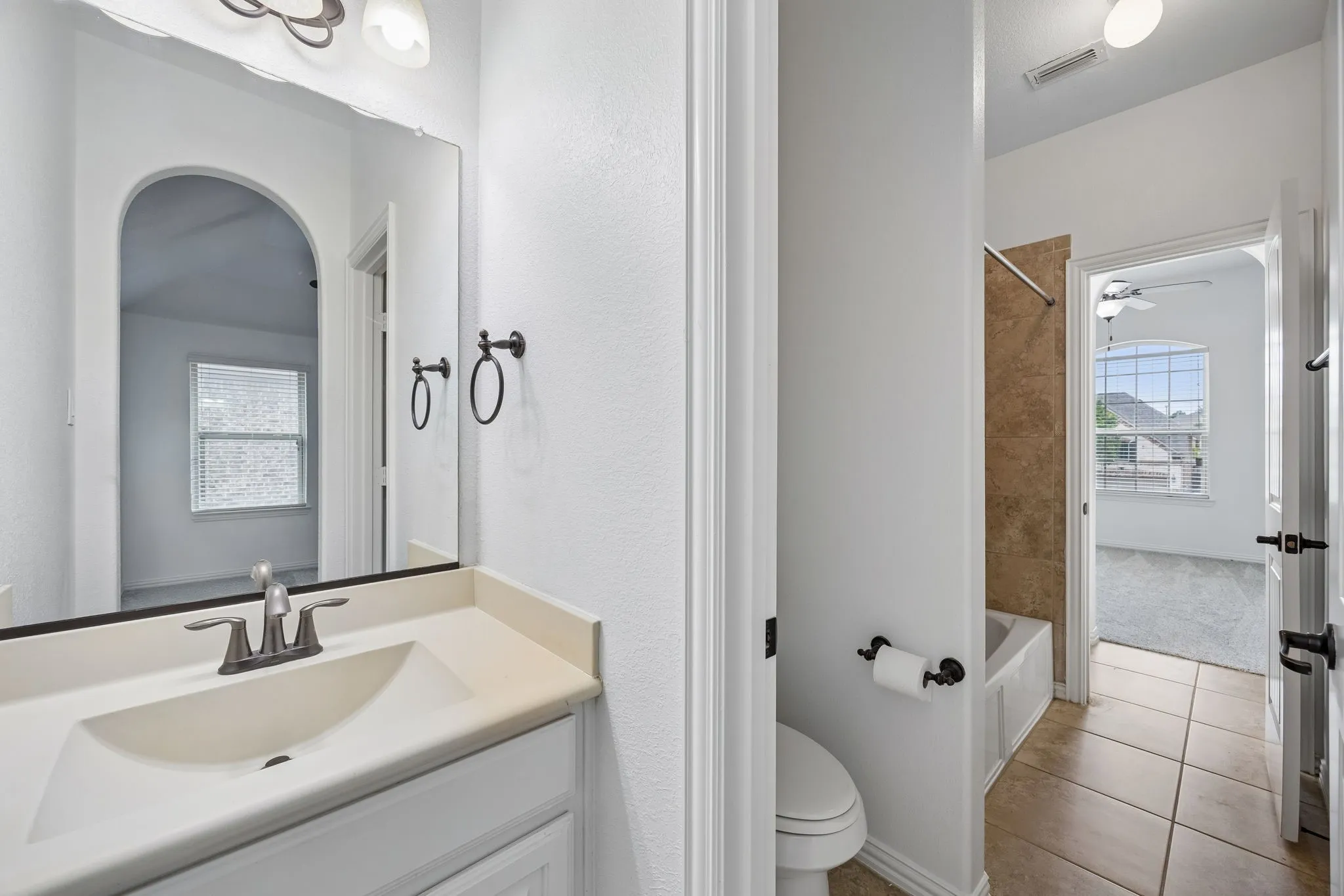 Single Family Residence For Sale in Collin County , 9519 Amberwoods Lane, Frisco, Texas 75035, 4 Bedroom, 5 Bathroom, 3 Garage spaces, 3,426 Sqft, built in 2013, mls#21246565, Real Estate Agent in Frisco, Homes For Sale in Collin county, Homes For Sale in Frisco, Realtor in Frisco Texas, Real Estate Brokerage Independent Realty Texas, Luminita Cordes Realtor