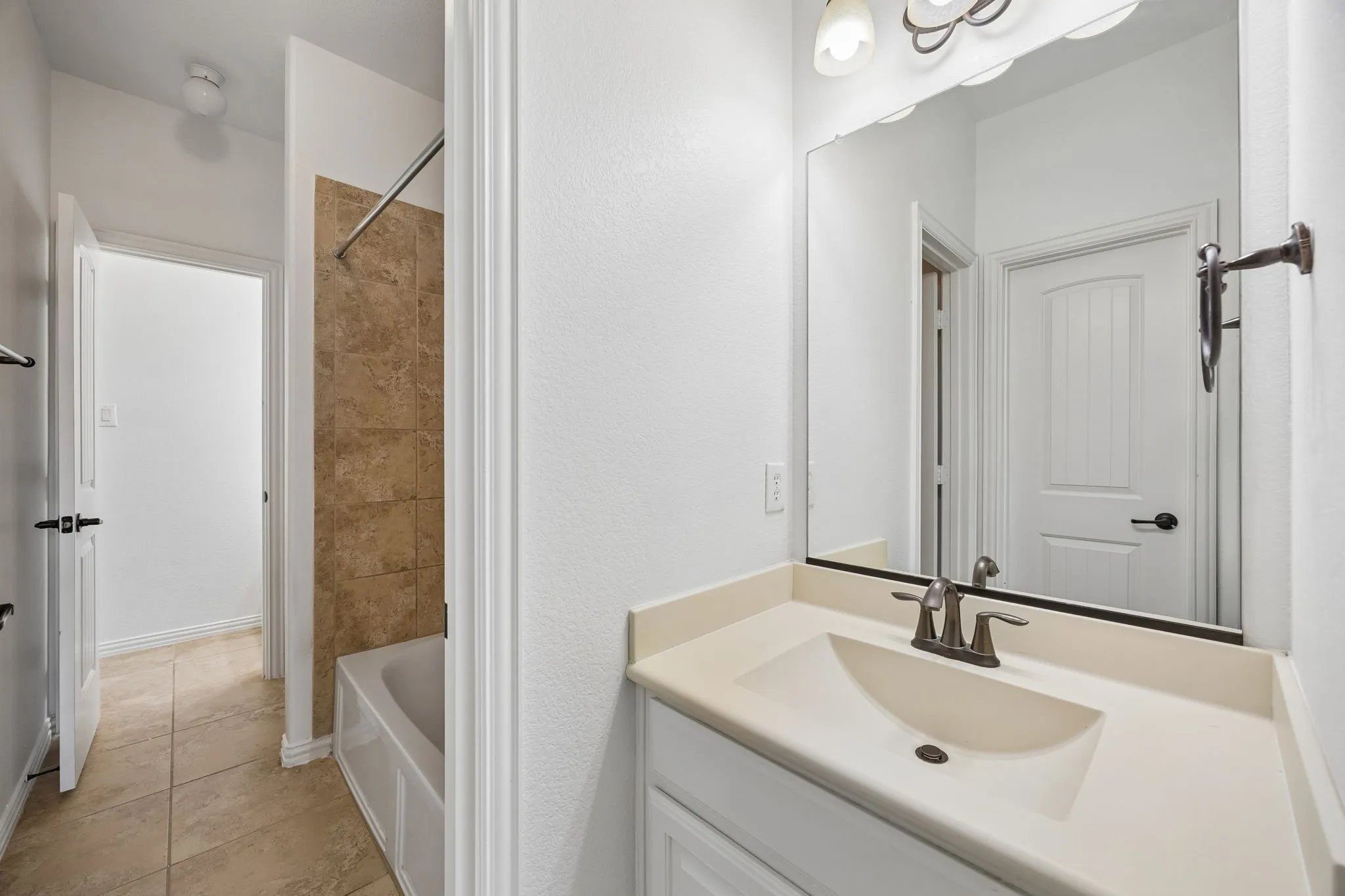 Single Family Residence For Sale in Collin County , 9519 Amberwoods Lane, Frisco, Texas 75035, 4 Bedroom, 5 Bathroom, 3 Garage spaces, 3,426 Sqft, built in 2013, mls#21246565, Real Estate Agent in Frisco, Homes For Sale in Collin county, Homes For Sale in Frisco, Realtor in Frisco Texas, Real Estate Brokerage Independent Realty Texas, Luminita Cordes Realtor