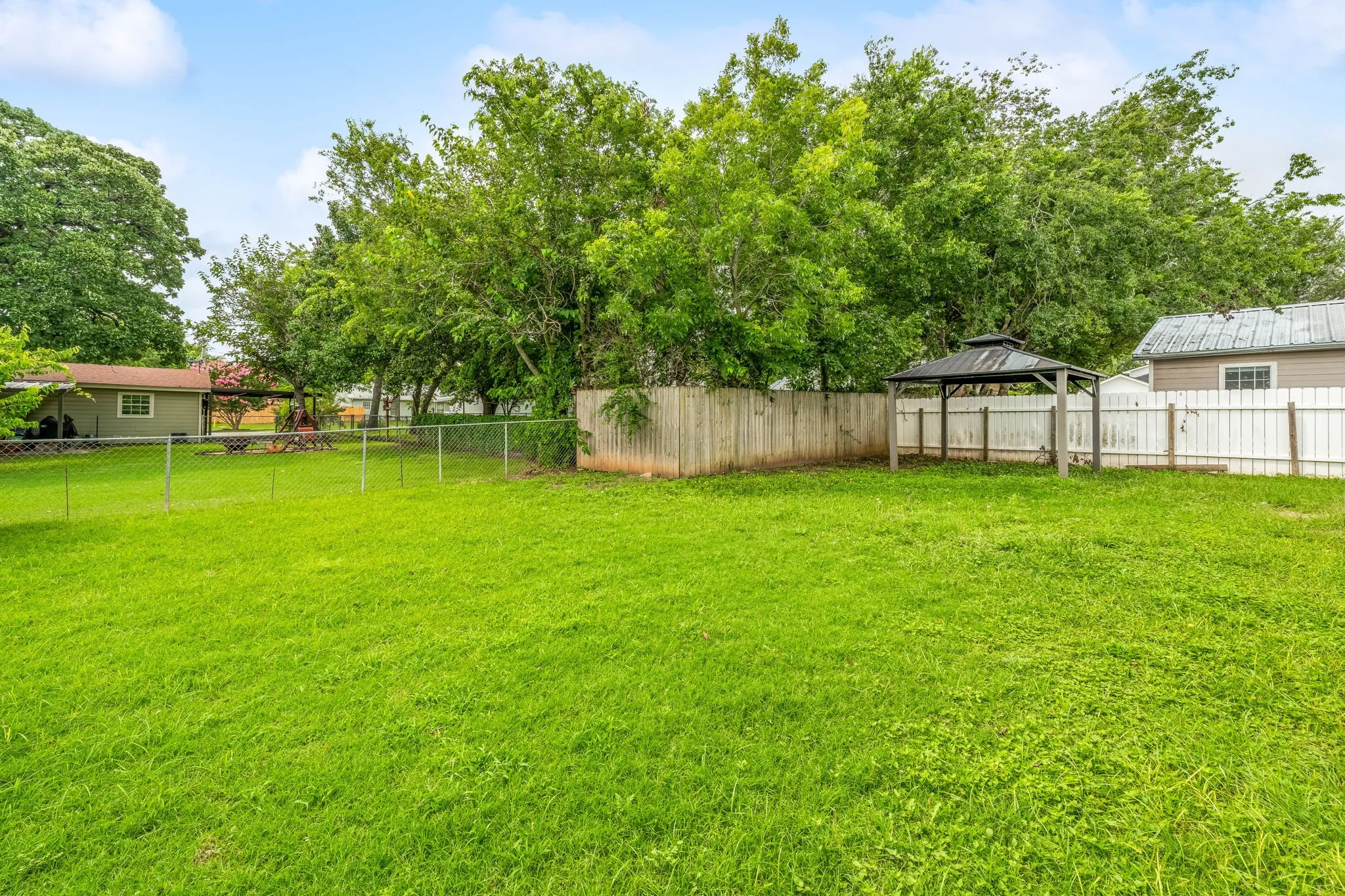 Duplex For Sale in Erath County , 1391 N Paddock Street, Stephenville, Texas 76401, 6 Bedroom, 2 Bathroom, Garage spaces, 0 Sqft, built in 1930, Preowned, mls#21242182, Real Estate Agent in Stephenville, Homes For Sale in Erath county, Homes For Sale in Stephenville, Realtor in Stephenville Texas, Real Estate Brokerage Independent Realty Texas, Luminita Cordes Realtor
