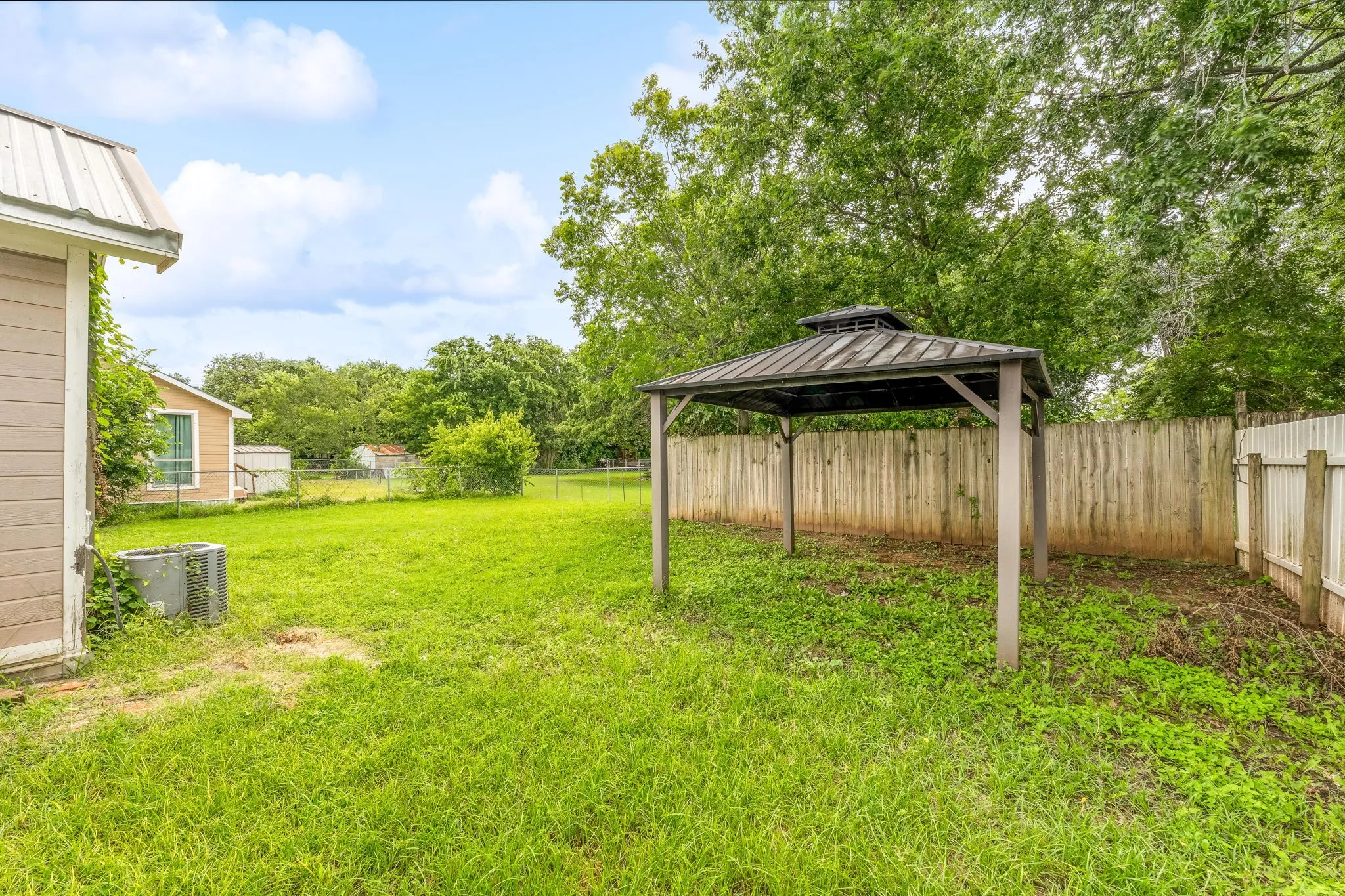 Duplex For Sale in Erath County , 1391 N Paddock Street, Stephenville, Texas 76401, 6 Bedroom, 2 Bathroom, Garage spaces, 0 Sqft, built in 1930, Preowned, mls#21242182, Real Estate Agent in Stephenville, Homes For Sale in Erath county, Homes For Sale in Stephenville, Realtor in Stephenville Texas, Real Estate Brokerage Independent Realty Texas, Luminita Cordes Realtor