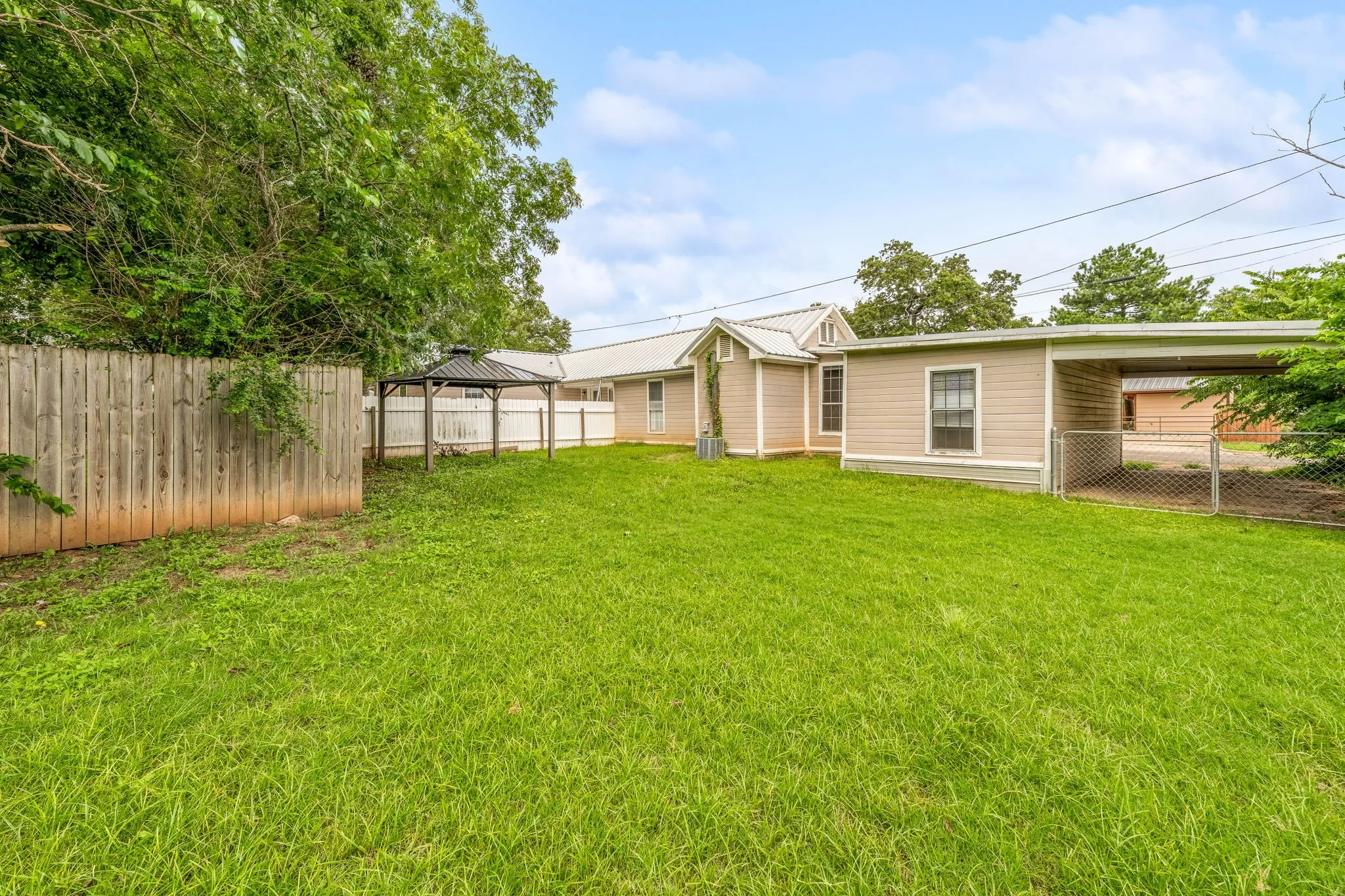 Duplex For Sale in Erath County , 1391 N Paddock Street, Stephenville, Texas 76401, 6 Bedroom, 2 Bathroom, Garage spaces, 0 Sqft, built in 1930, Preowned, mls#21242182, Real Estate Agent in Stephenville, Homes For Sale in Erath county, Homes For Sale in Stephenville, Realtor in Stephenville Texas, Real Estate Brokerage Independent Realty Texas, Luminita Cordes Realtor