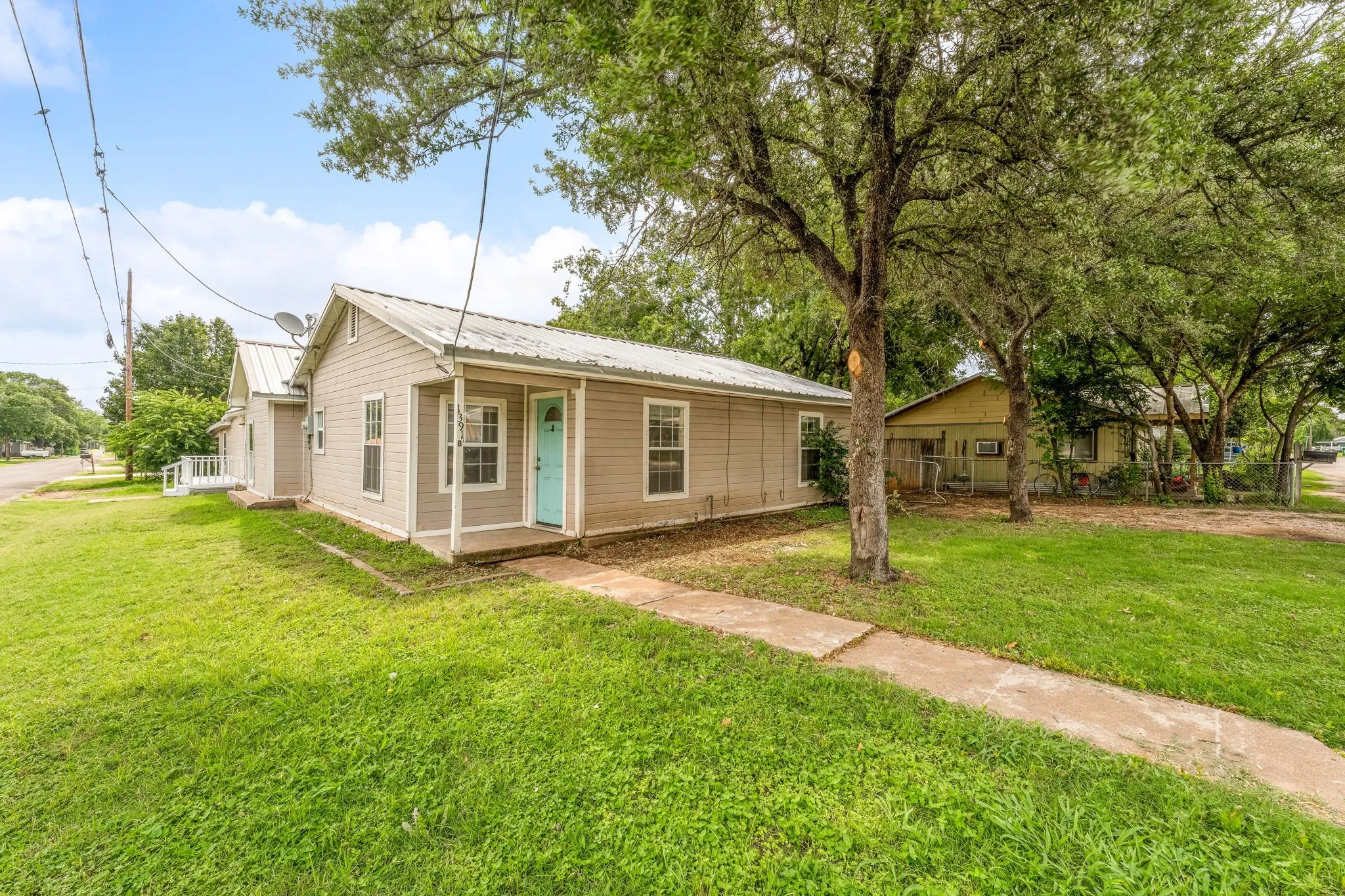 Duplex For Sale in Erath County , 1391 N Paddock Street, Stephenville, Texas 76401, 6 Bedroom, 2 Bathroom, Garage spaces, 0 Sqft, built in 1930, Preowned, mls#21242182, Real Estate Agent in Stephenville, Homes For Sale in Erath county, Homes For Sale in Stephenville, Realtor in Stephenville Texas, Real Estate Brokerage Independent Realty Texas, Luminita Cordes Realtor