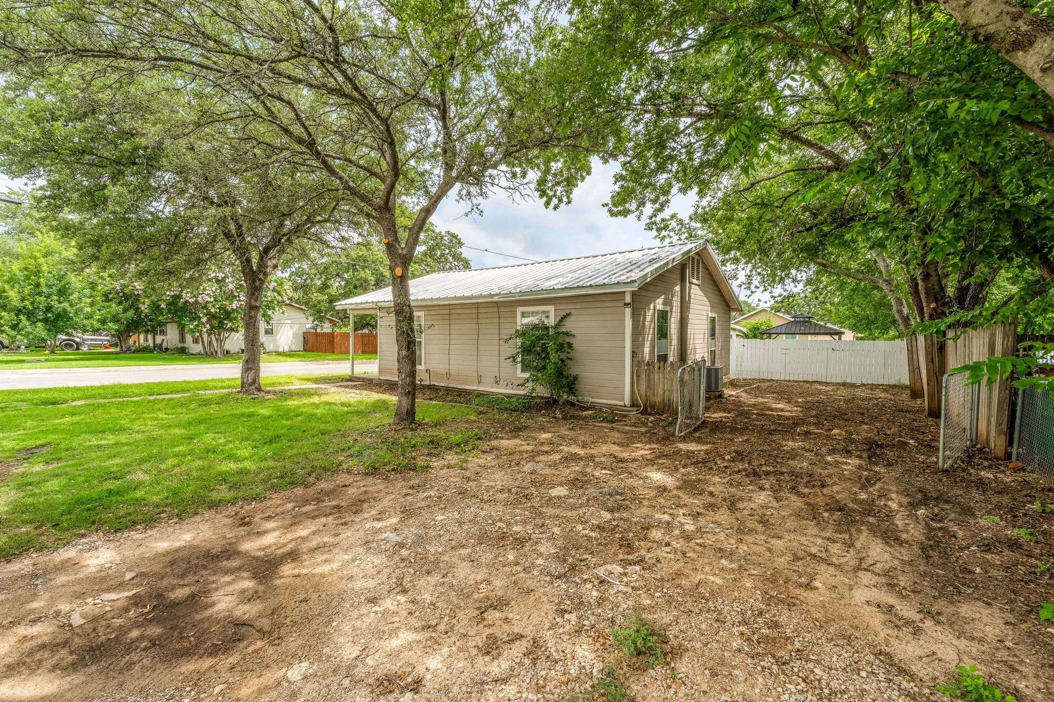 Duplex For Sale in Erath County , 1391 N Paddock Street, Stephenville, Texas 76401, 6 Bedroom, 2 Bathroom, Garage spaces, 0 Sqft, built in 1930, Preowned, mls#21242182, Real Estate Agent in Stephenville, Homes For Sale in Erath county, Homes For Sale in Stephenville, Realtor in Stephenville Texas, Real Estate Brokerage Independent Realty Texas, Luminita Cordes Realtor