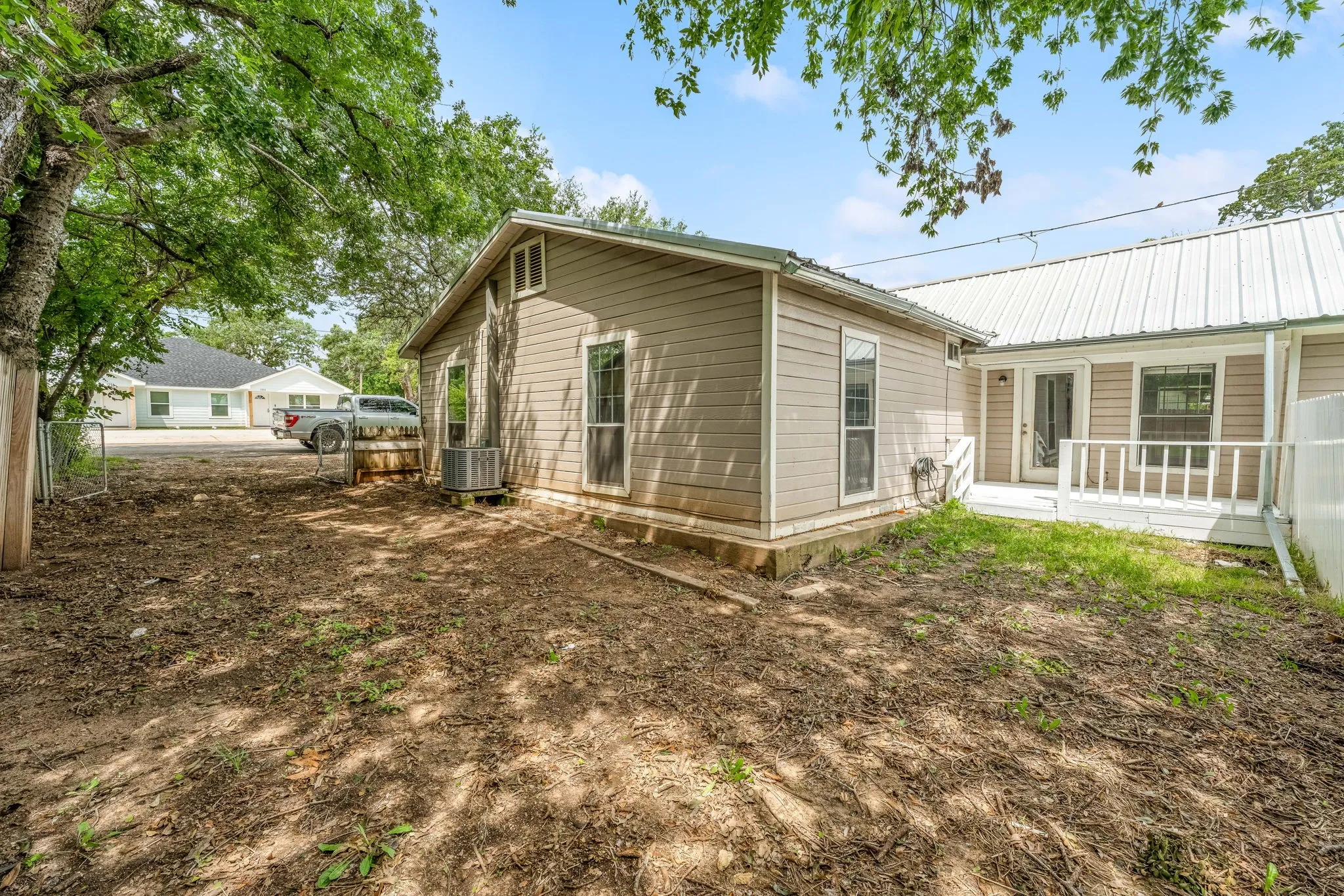 Duplex For Sale in Erath County , 1391 N Paddock Street, Stephenville, Texas 76401, 6 Bedroom, 2 Bathroom, Garage spaces, 0 Sqft, built in 1930, Preowned, mls#21242182, Real Estate Agent in Stephenville, Homes For Sale in Erath county, Homes For Sale in Stephenville, Realtor in Stephenville Texas, Real Estate Brokerage Independent Realty Texas, Luminita Cordes Realtor