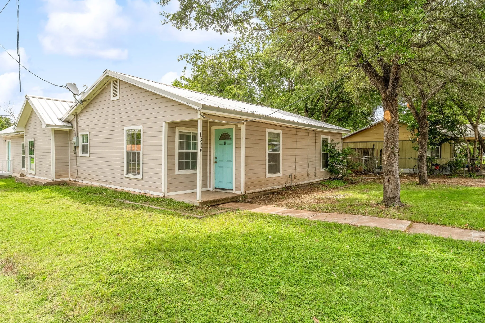 Duplex For Sale in Erath County , 1391 N Paddock Street, Stephenville, Texas 76401, 6 Bedroom, 2 Bathroom, Garage spaces, 0 Sqft, built in 1930, Preowned, mls#21242182, Real Estate Agent in Stephenville, Homes For Sale in Erath county, Homes For Sale in Stephenville, Realtor in Stephenville Texas, Real Estate Brokerage Independent Realty Texas, Luminita Cordes Realtor