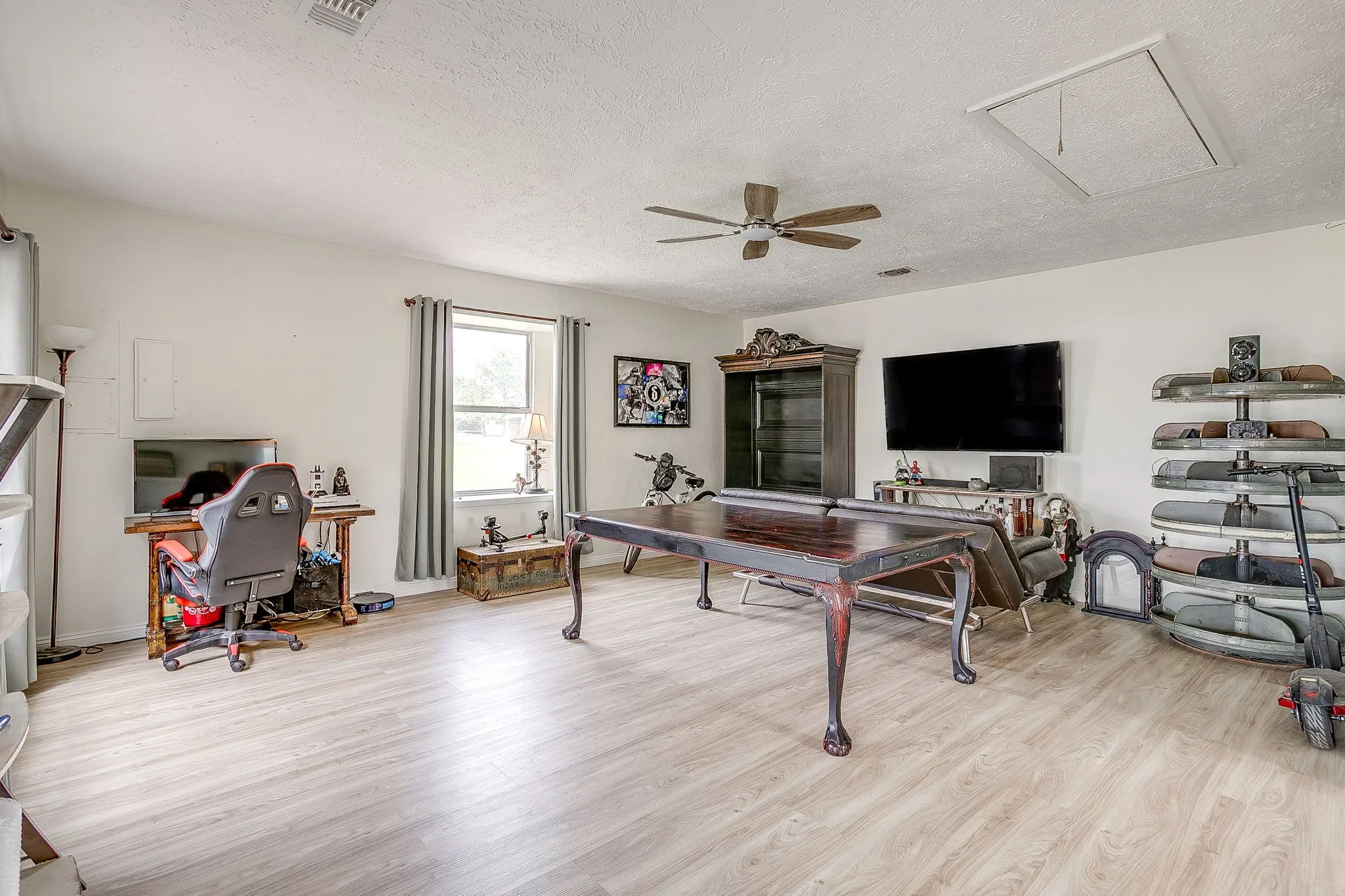 Single Family Residence For Sale in Johnson County , 122 Valley Vista Drive, Burleson, Texas 76028, 4 Bedroom, 2 Bathroom, Garage spaces, 2,379 Sqft, built in 1979, mls#21244441, Real Estate Agent in Burleson, Homes For Sale in Johnson county, Homes For Sale in Burleson, Realtor in Burleson Texas, Real Estate Brokerage Independent Realty Texas, Luminita Cordes Realtor