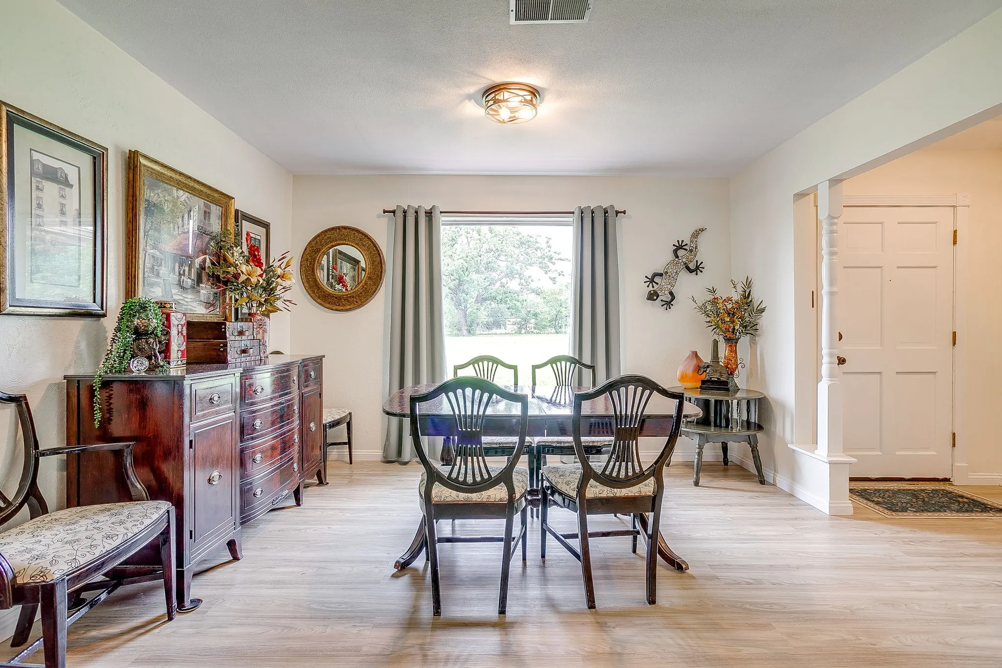 Single Family Residence For Sale in Johnson County , 122 Valley Vista Drive, Burleson, Texas 76028, 4 Bedroom, 2 Bathroom, Garage spaces, 2,379 Sqft, built in 1979, mls#21244441, Real Estate Agent in Burleson, Homes For Sale in Johnson county, Homes For Sale in Burleson, Realtor in Burleson Texas, Real Estate Brokerage Independent Realty Texas, Luminita Cordes Realtor
