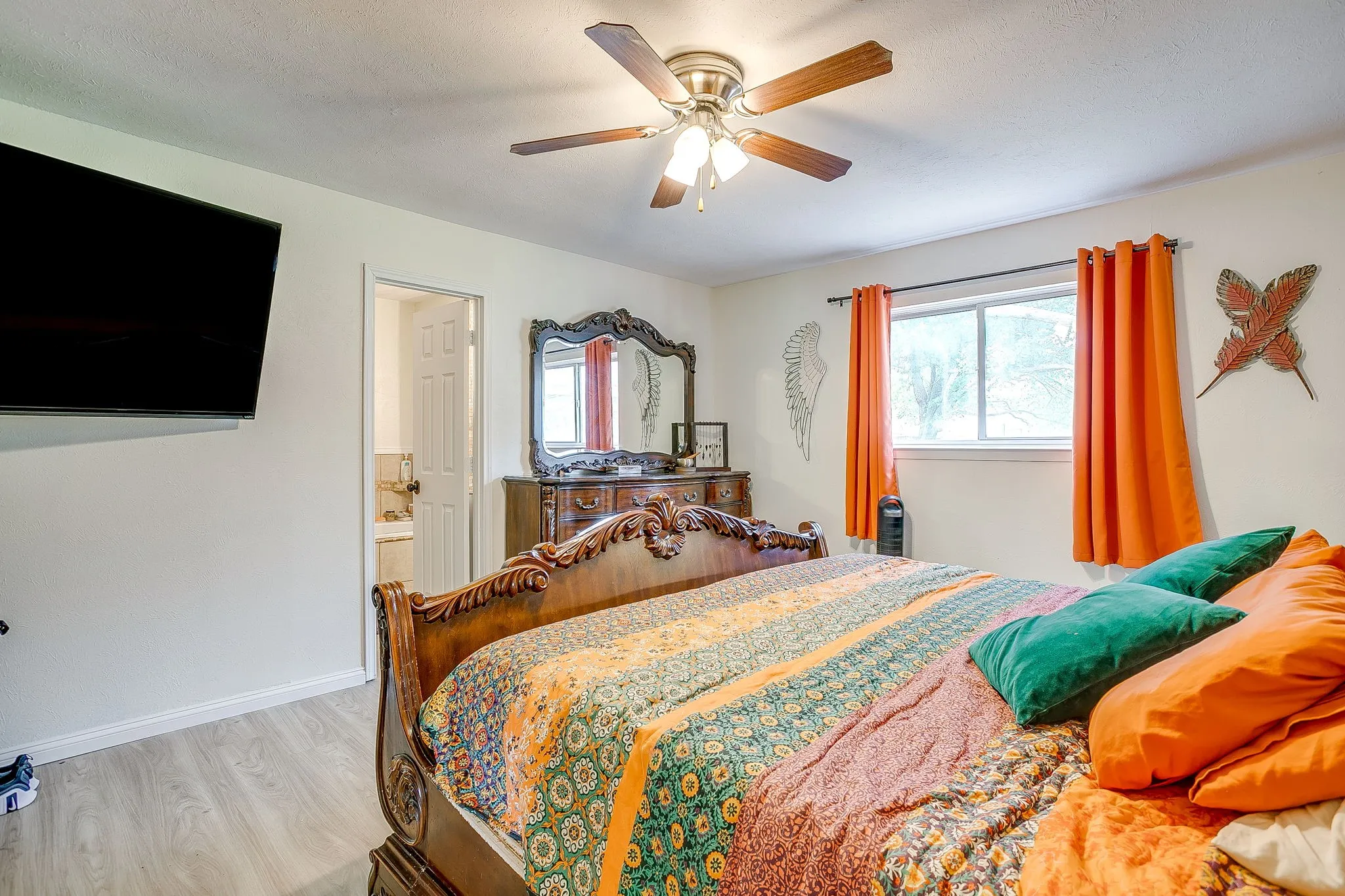 Single Family Residence For Sale in Johnson County , 122 Valley Vista Drive, Burleson, Texas 76028, 4 Bedroom, 2 Bathroom, Garage spaces, 2,379 Sqft, built in 1979, mls#21244441, Real Estate Agent in Burleson, Homes For Sale in Johnson county, Homes For Sale in Burleson, Realtor in Burleson Texas, Real Estate Brokerage Independent Realty Texas, Luminita Cordes Realtor