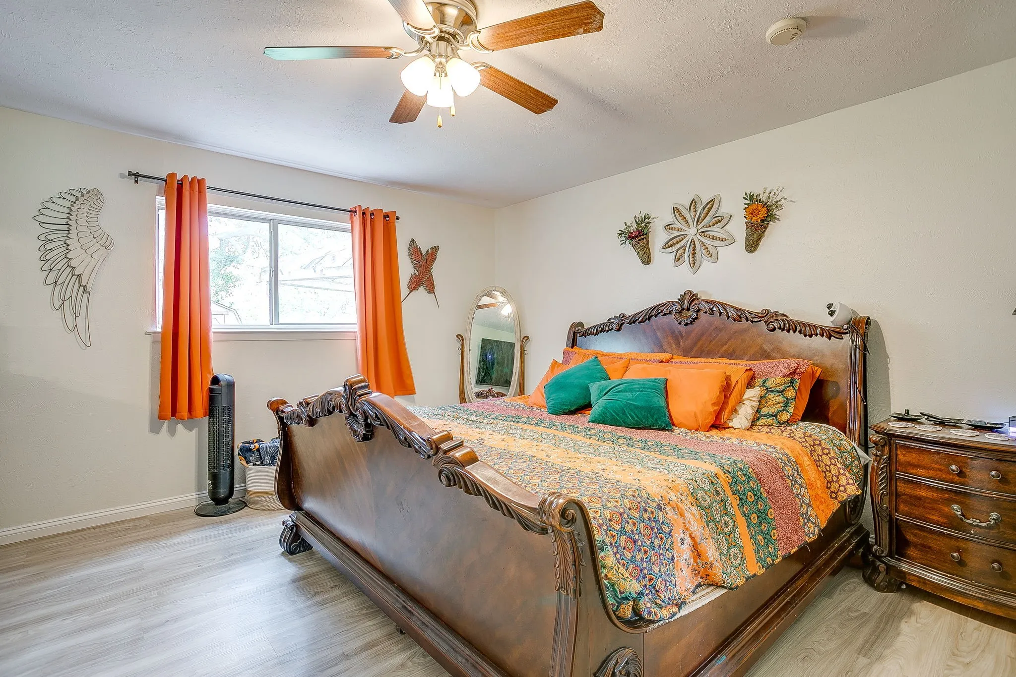 Single Family Residence For Sale in Johnson County , 122 Valley Vista Drive, Burleson, Texas 76028, 4 Bedroom, 2 Bathroom, Garage spaces, 2,379 Sqft, built in 1979, mls#21244441, Real Estate Agent in Burleson, Homes For Sale in Johnson county, Homes For Sale in Burleson, Realtor in Burleson Texas, Real Estate Brokerage Independent Realty Texas, Luminita Cordes Realtor