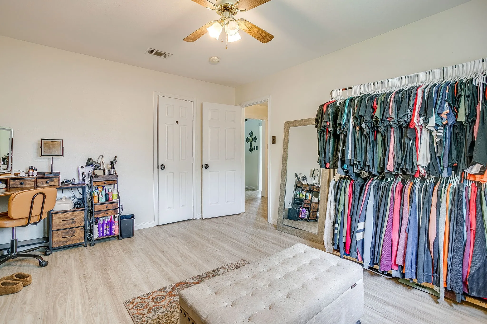 Single Family Residence For Sale in Johnson County , 122 Valley Vista Drive, Burleson, Texas 76028, 4 Bedroom, 2 Bathroom, Garage spaces, 2,379 Sqft, built in 1979, mls#21244441, Real Estate Agent in Burleson, Homes For Sale in Johnson county, Homes For Sale in Burleson, Realtor in Burleson Texas, Real Estate Brokerage Independent Realty Texas, Luminita Cordes Realtor