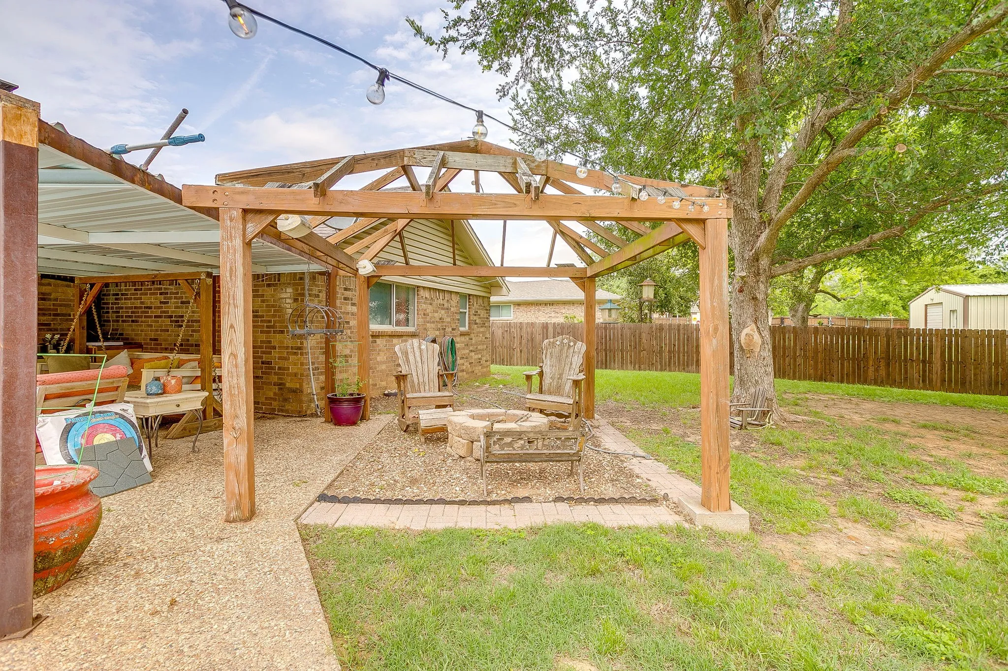 Single Family Residence For Sale in Johnson County , 122 Valley Vista Drive, Burleson, Texas 76028, 4 Bedroom, 2 Bathroom, Garage spaces, 2,379 Sqft, built in 1979, mls#21244441, Real Estate Agent in Burleson, Homes For Sale in Johnson county, Homes For Sale in Burleson, Realtor in Burleson Texas, Real Estate Brokerage Independent Realty Texas, Luminita Cordes Realtor