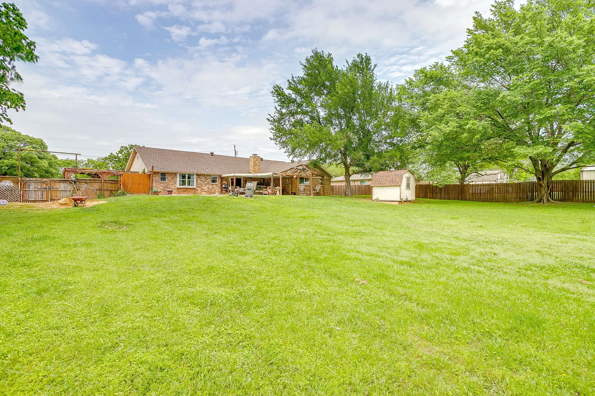 Single Family Residence For Sale in Johnson County , 122 Valley Vista Drive, Burleson, Texas 76028, 4 Bedroom, 2 Bathroom, Garage spaces, 2,379 Sqft, built in 1979, mls#21244441, Real Estate Agent in Burleson, Homes For Sale in Johnson county, Homes For Sale in Burleson, Realtor in Burleson Texas, Real Estate Brokerage Independent Realty Texas, Luminita Cordes Realtor