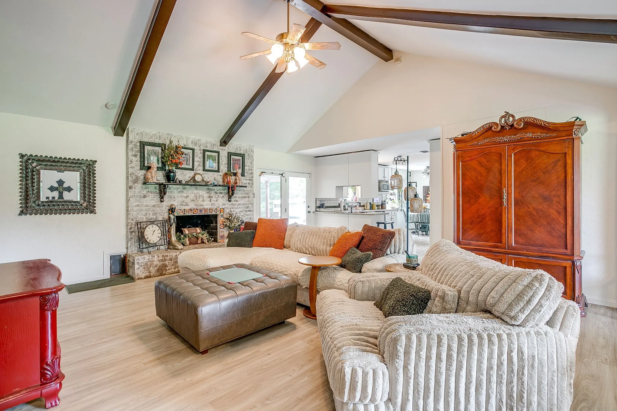 Single Family Residence For Sale in Johnson County , 122 Valley Vista Drive, Burleson, Texas 76028, 4 Bedroom, 2 Bathroom, Garage spaces, 2,379 Sqft, built in 1979, mls#21244441, Real Estate Agent in Burleson, Homes For Sale in Johnson county, Homes For Sale in Burleson, Realtor in Burleson Texas, Real Estate Brokerage Independent Realty Texas, Luminita Cordes Realtor