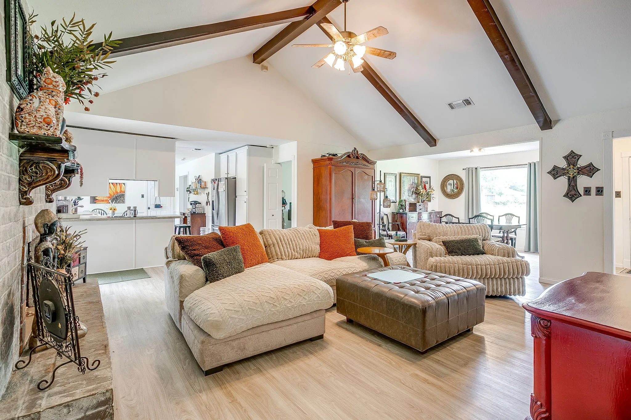 Single Family Residence For Sale in Johnson County , 122 Valley Vista Drive, Burleson, Texas 76028, 4 Bedroom, 2 Bathroom, Garage spaces, 2,379 Sqft, built in 1979, mls#21244441, Real Estate Agent in Burleson, Homes For Sale in Johnson county, Homes For Sale in Burleson, Realtor in Burleson Texas, Real Estate Brokerage Independent Realty Texas, Luminita Cordes Realtor
