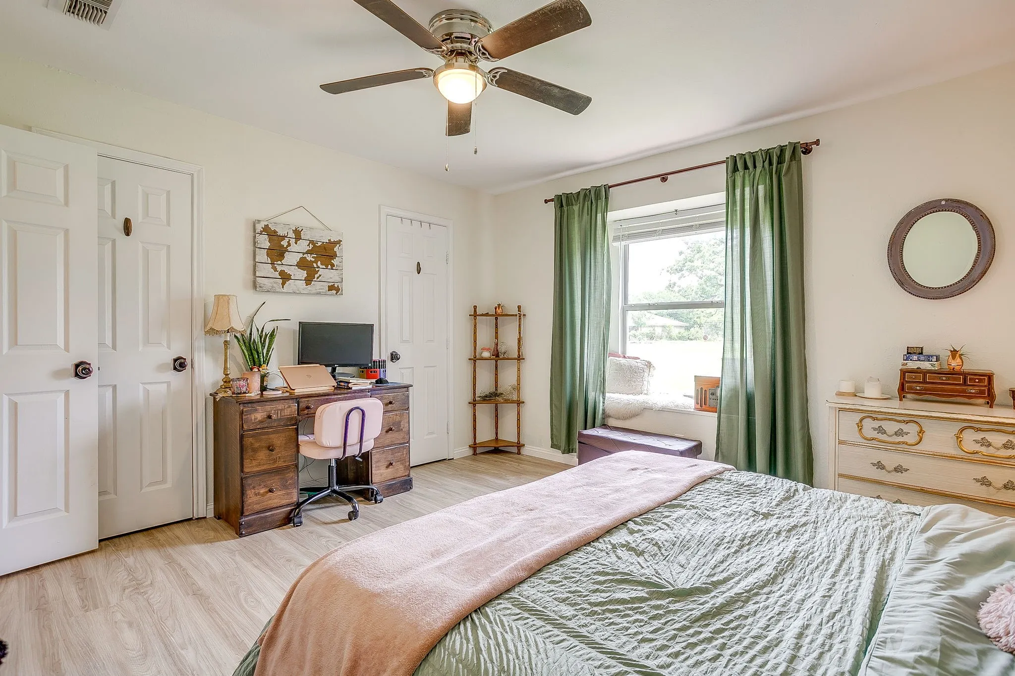Single Family Residence For Sale in Johnson County , 122 Valley Vista Drive, Burleson, Texas 76028, 4 Bedroom, 2 Bathroom, Garage spaces, 2,379 Sqft, built in 1979, mls#21244441, Real Estate Agent in Burleson, Homes For Sale in Johnson county, Homes For Sale in Burleson, Realtor in Burleson Texas, Real Estate Brokerage Independent Realty Texas, Luminita Cordes Realtor
