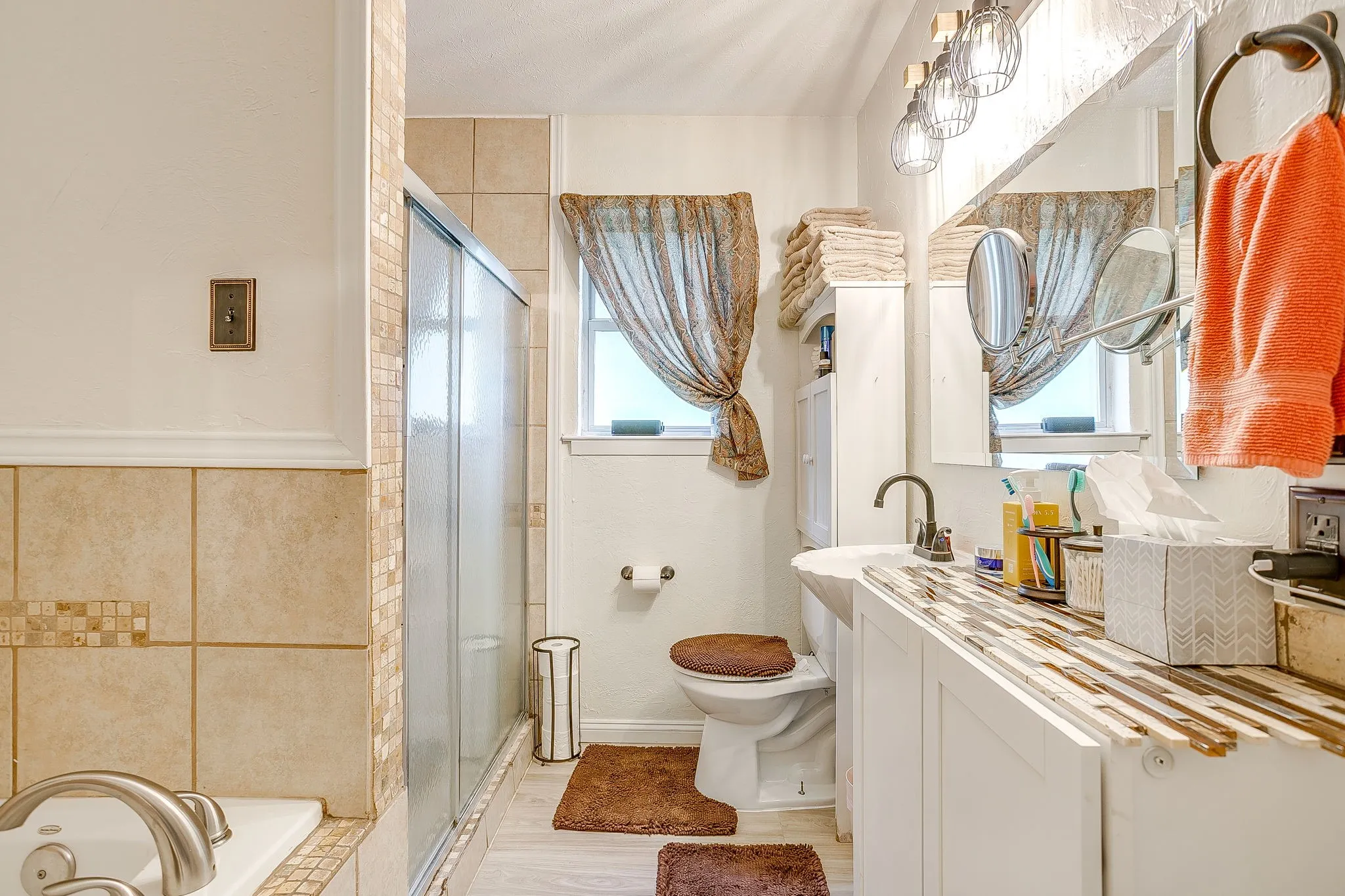 Single Family Residence For Sale in Johnson County , 122 Valley Vista Drive, Burleson, Texas 76028, 4 Bedroom, 2 Bathroom, Garage spaces, 2,379 Sqft, built in 1979, mls#21244441, Real Estate Agent in Burleson, Homes For Sale in Johnson county, Homes For Sale in Burleson, Realtor in Burleson Texas, Real Estate Brokerage Independent Realty Texas, Luminita Cordes Realtor