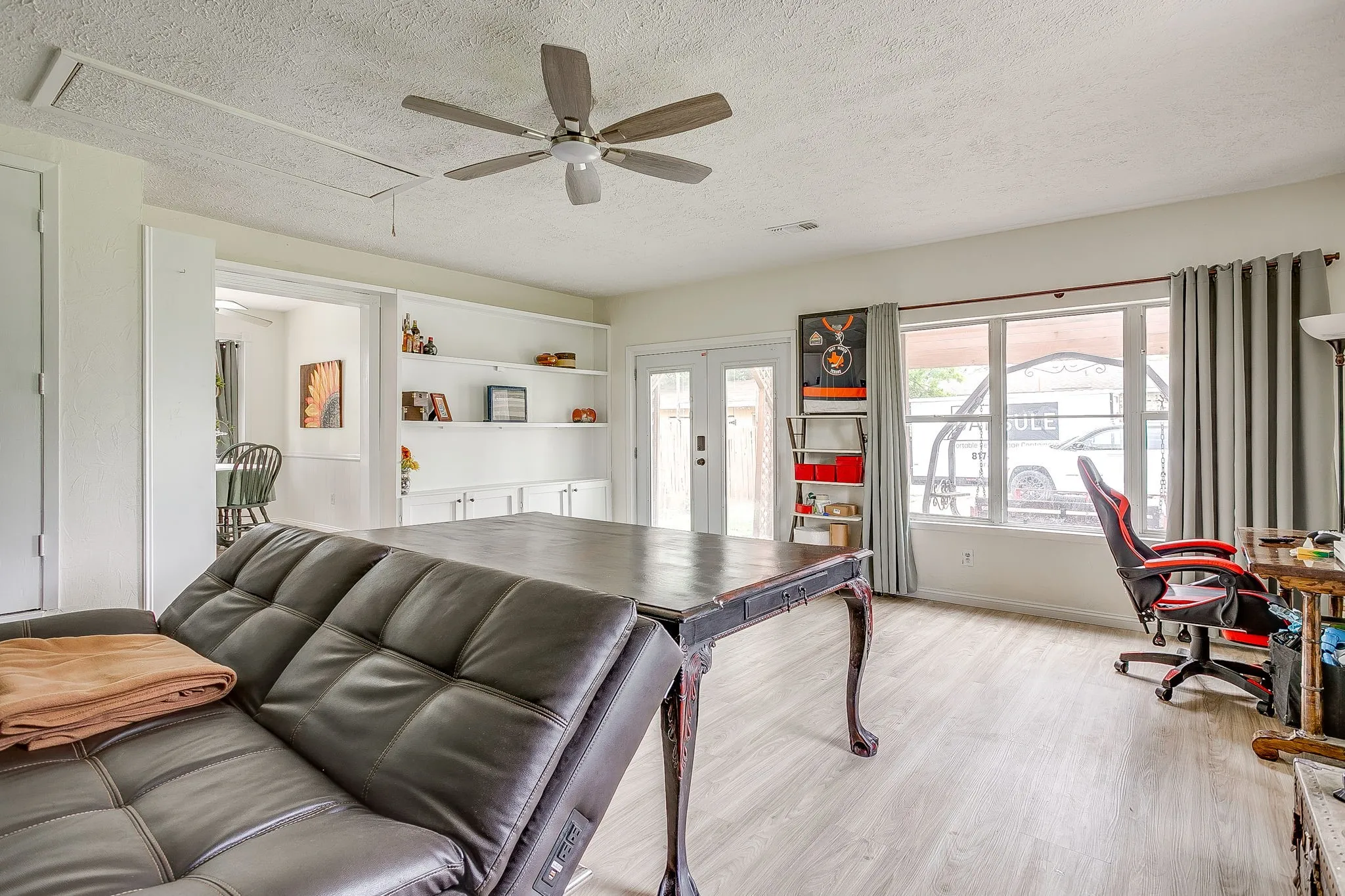 Single Family Residence For Sale in Johnson County , 122 Valley Vista Drive, Burleson, Texas 76028, 4 Bedroom, 2 Bathroom, Garage spaces, 2,379 Sqft, built in 1979, mls#21244441, Real Estate Agent in Burleson, Homes For Sale in Johnson county, Homes For Sale in Burleson, Realtor in Burleson Texas, Real Estate Brokerage Independent Realty Texas, Luminita Cordes Realtor