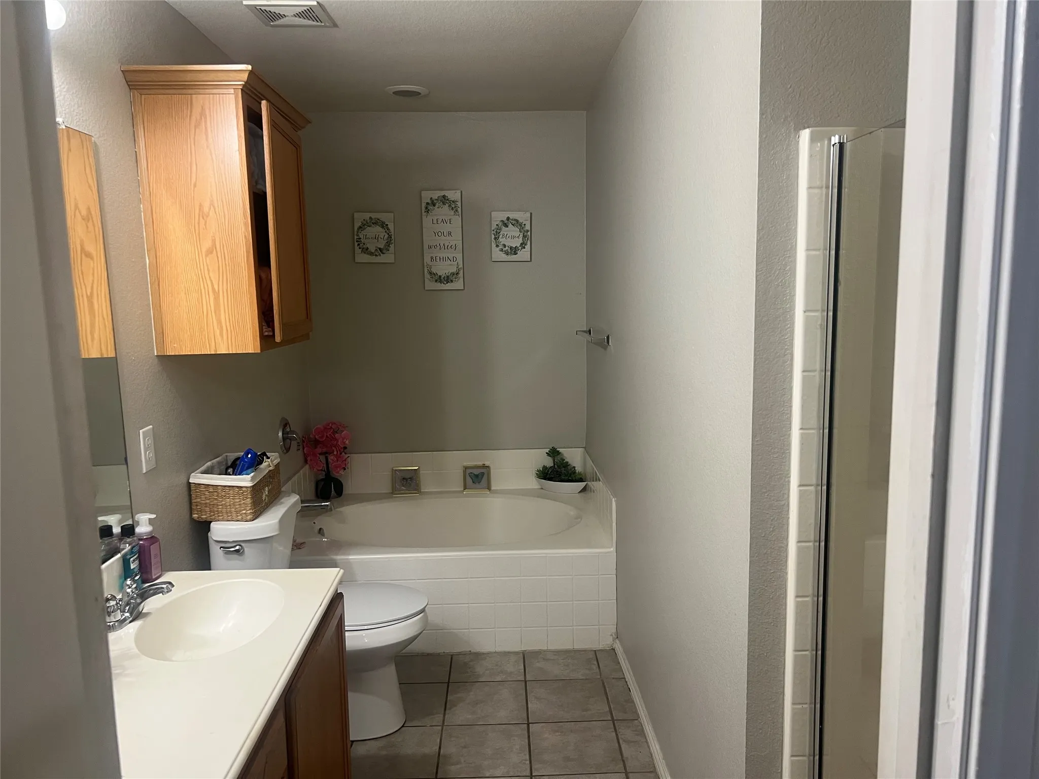 Single Family Residence For Sale in Dallas County , 13507 Baldcypress Drive, Dallas, Texas 75253, 3 Bedroom, 2 Bathroom, 2 Garage spaces, 1,914 Sqft, built in 2006, mls#21246615, Real Estate Agent in Dallas, Homes For Sale in Dallas county, Homes For Sale in Dallas, Realtor in Dallas Texas, Real Estate Brokerage Independent Realty Texas, Luminita Cordes Realtor