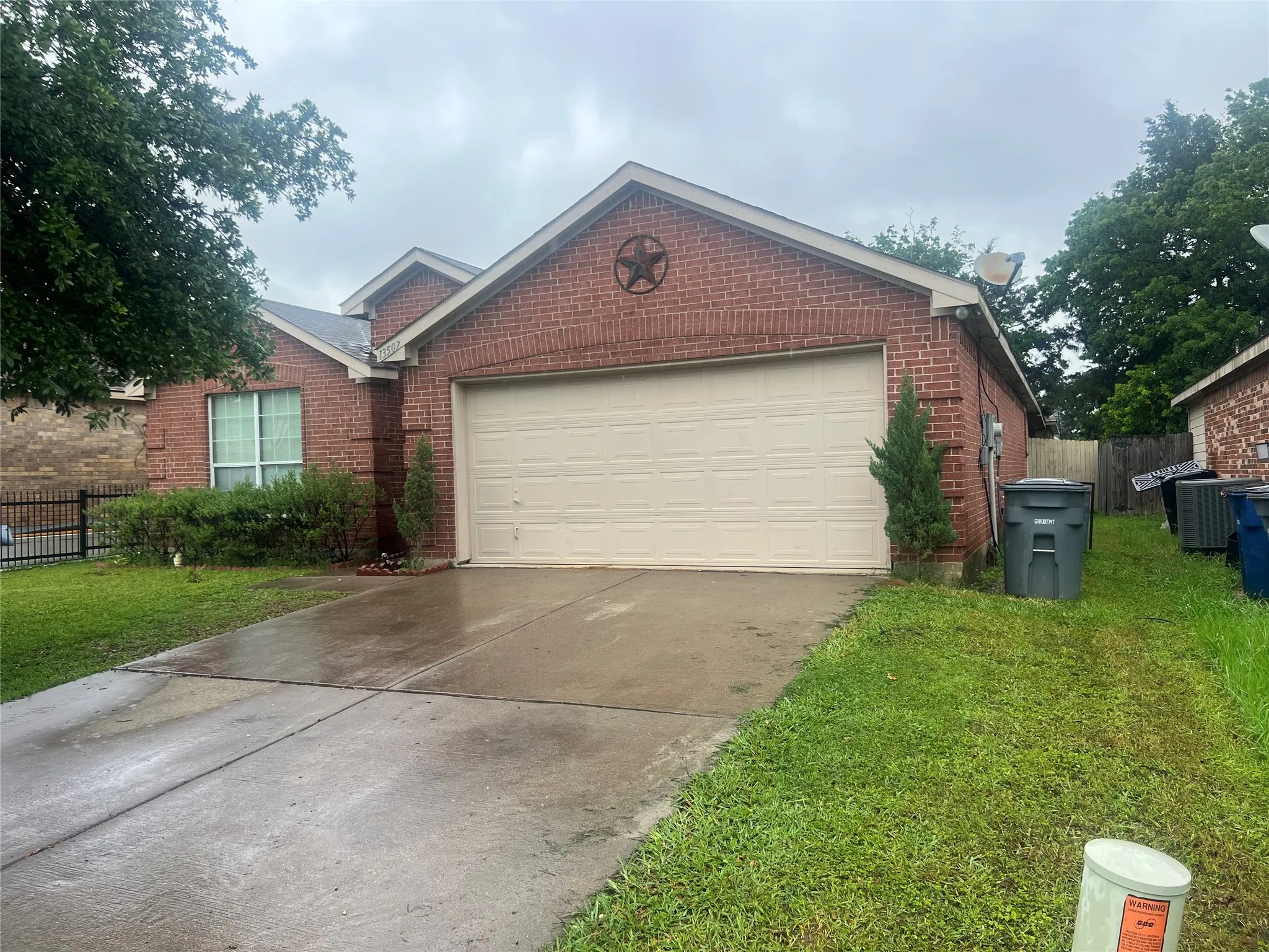 Single Family Residence For Sale in Dallas County , 13507 Baldcypress Drive, Dallas, Texas 75253, 3 Bedroom, 2 Bathroom, 2 Garage spaces, 1,914 Sqft, built in 2006, mls#21246615, Real Estate Agent in Dallas, Homes For Sale in Dallas county, Homes For Sale in Dallas, Realtor in Dallas Texas, Real Estate Brokerage Independent Realty Texas, Luminita Cordes Realtor