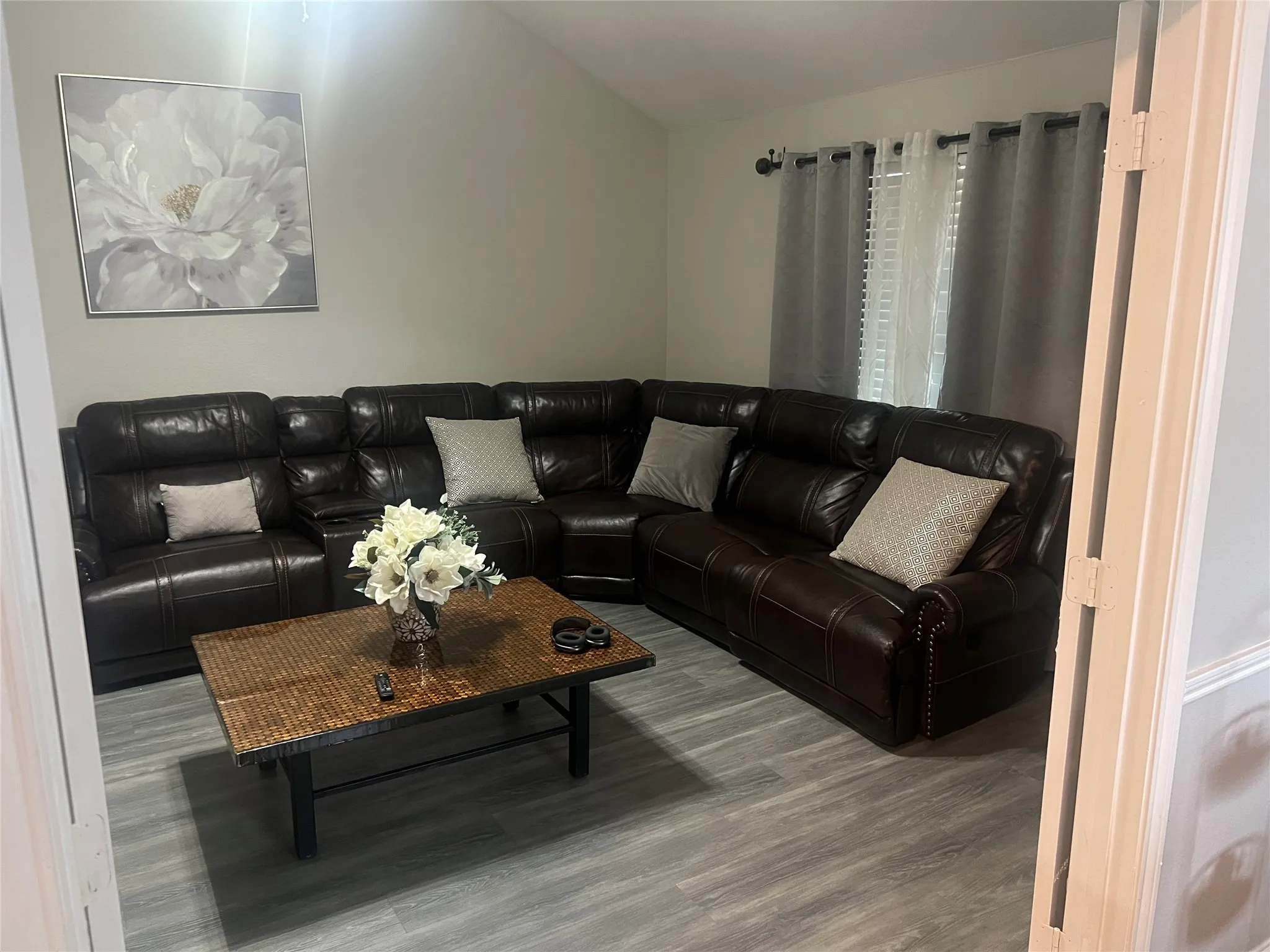 Single Family Residence For Sale in Dallas County , 13507 Baldcypress Drive, Dallas, Texas 75253, 3 Bedroom, 2 Bathroom, 2 Garage spaces, 1,914 Sqft, built in 2006, mls#21246615, Real Estate Agent in Dallas, Homes For Sale in Dallas county, Homes For Sale in Dallas, Realtor in Dallas Texas, Real Estate Brokerage Independent Realty Texas, Luminita Cordes Realtor