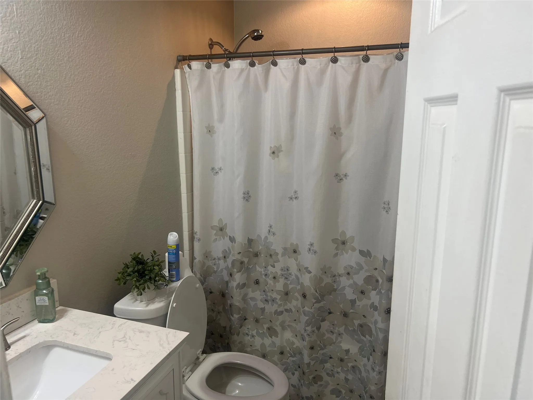 Single Family Residence For Sale in Dallas County , 13507 Baldcypress Drive, Dallas, Texas 75253, 3 Bedroom, 2 Bathroom, 2 Garage spaces, 1,914 Sqft, built in 2006, mls#21246615, Real Estate Agent in Dallas, Homes For Sale in Dallas county, Homes For Sale in Dallas, Realtor in Dallas Texas, Real Estate Brokerage Independent Realty Texas, Luminita Cordes Realtor