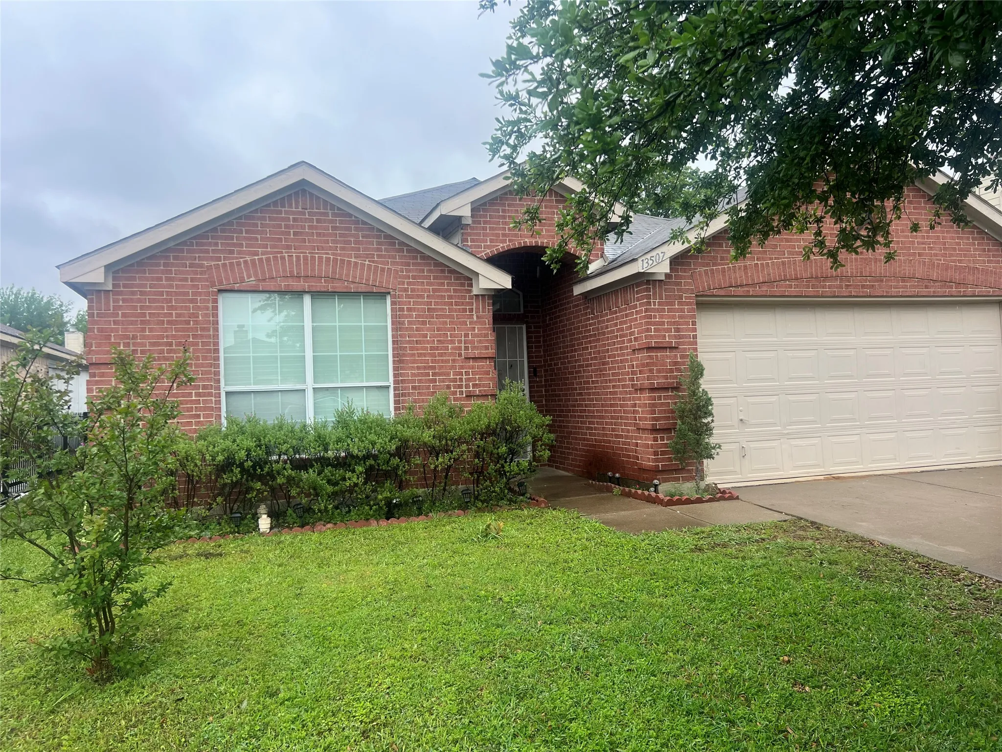 Single Family Residence For Sale in Dallas County , 13507 Baldcypress Drive, Dallas, Texas 75253, 3 Bedroom, 2 Bathroom, 2 Garage spaces, 1,914 Sqft, built in 2006, mls#21246615, Real Estate Agent in Dallas, Homes For Sale in Dallas county, Homes For Sale in Dallas, Realtor in Dallas Texas, Real Estate Brokerage Independent Realty Texas, Luminita Cordes Realtor