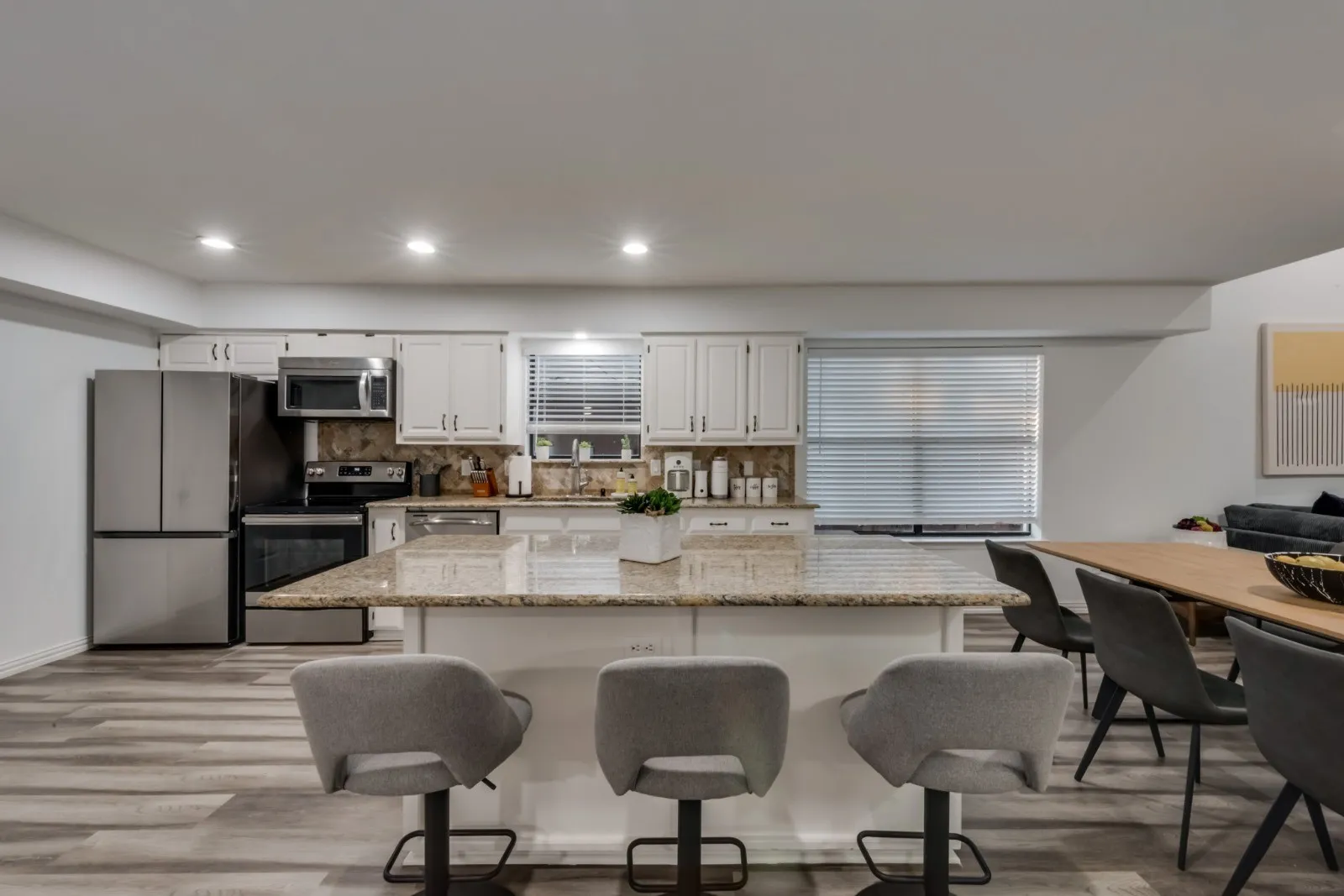 Single Family Residence For Sale in Collin County , 17920 Hillcrest Road, Dallas, Texas 75252, 3 Bedroom, 3 Bathroom, 2 Garage spaces, 2,264 Sqft, built in 1987, Preowned, mls#21246373, Real Estate Agent in Dallas, Homes For Sale in Collin county, Homes For Sale in Dallas, Realtor in Dallas Texas, Real Estate Brokerage Independent Realty Texas, Luminita Cordes Realtor