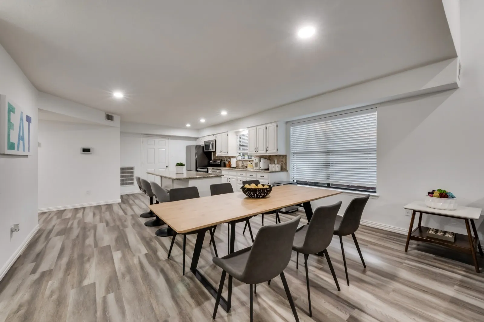 Single Family Residence For Sale in Collin County , 17920 Hillcrest Road, Dallas, Texas 75252, 3 Bedroom, 3 Bathroom, 2 Garage spaces, 2,264 Sqft, built in 1987, Preowned, mls#21246373, Real Estate Agent in Dallas, Homes For Sale in Collin county, Homes For Sale in Dallas, Realtor in Dallas Texas, Real Estate Brokerage Independent Realty Texas, Luminita Cordes Realtor