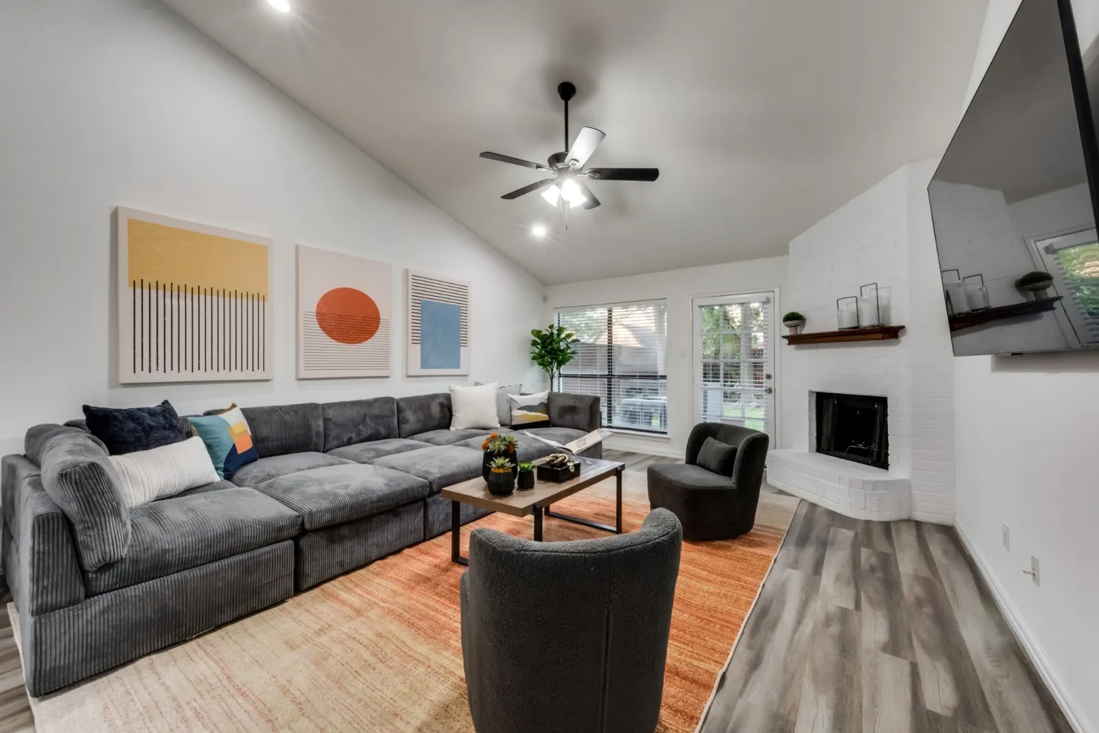 Single Family Residence For Sale in Collin County , 17920 Hillcrest Road, Dallas, Texas 75252, 3 Bedroom, 3 Bathroom, 2 Garage spaces, 2,264 Sqft, built in 1987, Preowned, mls#21246373, Real Estate Agent in Dallas, Homes For Sale in Collin county, Homes For Sale in Dallas, Realtor in Dallas Texas, Real Estate Brokerage Independent Realty Texas, Luminita Cordes Realtor