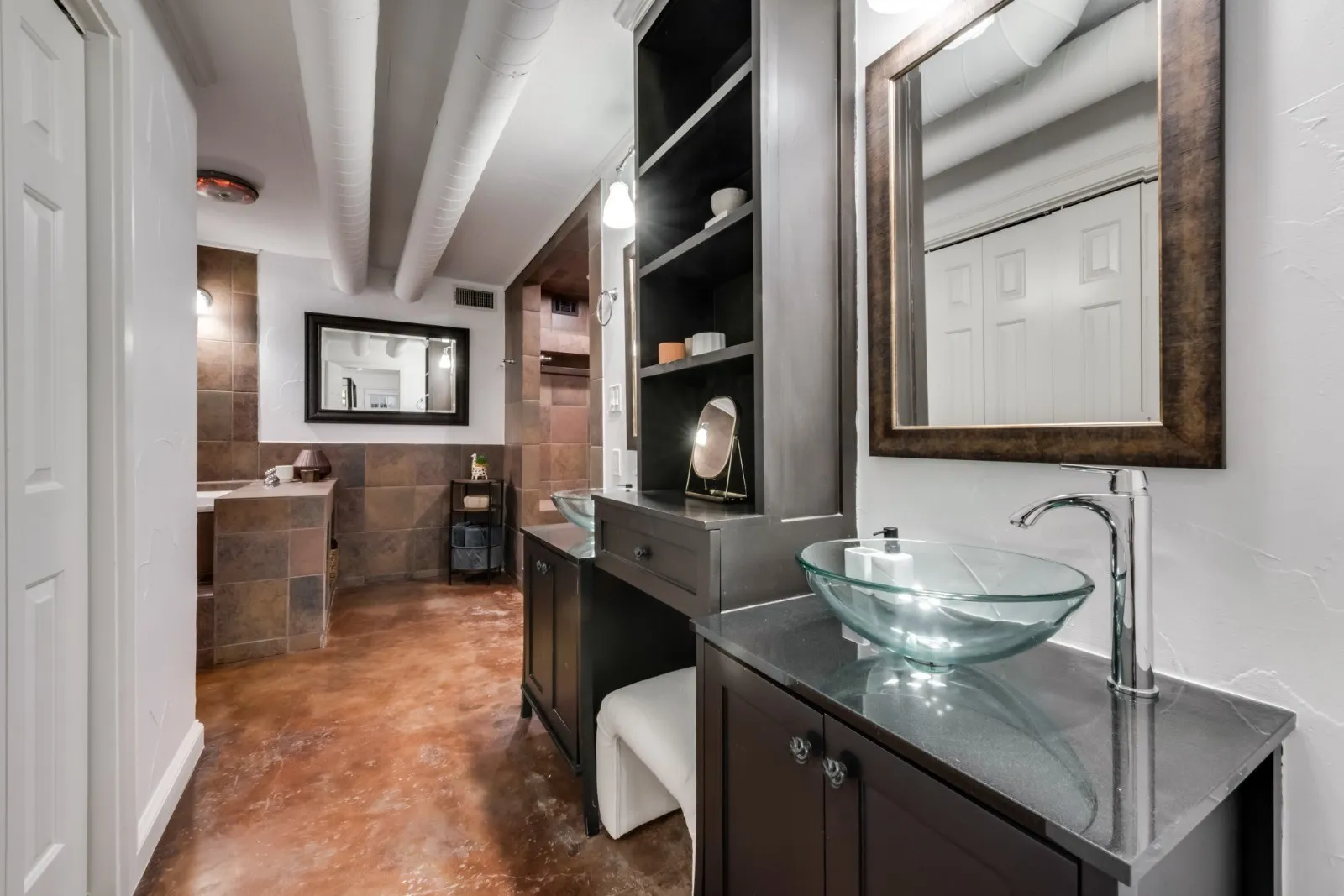 Single Family Residence For Sale in Collin County , 17920 Hillcrest Road, Dallas, Texas 75252, 3 Bedroom, 3 Bathroom, 2 Garage spaces, 2,264 Sqft, built in 1987, Preowned, mls#21246373, Real Estate Agent in Dallas, Homes For Sale in Collin county, Homes For Sale in Dallas, Realtor in Dallas Texas, Real Estate Brokerage Independent Realty Texas, Luminita Cordes Realtor