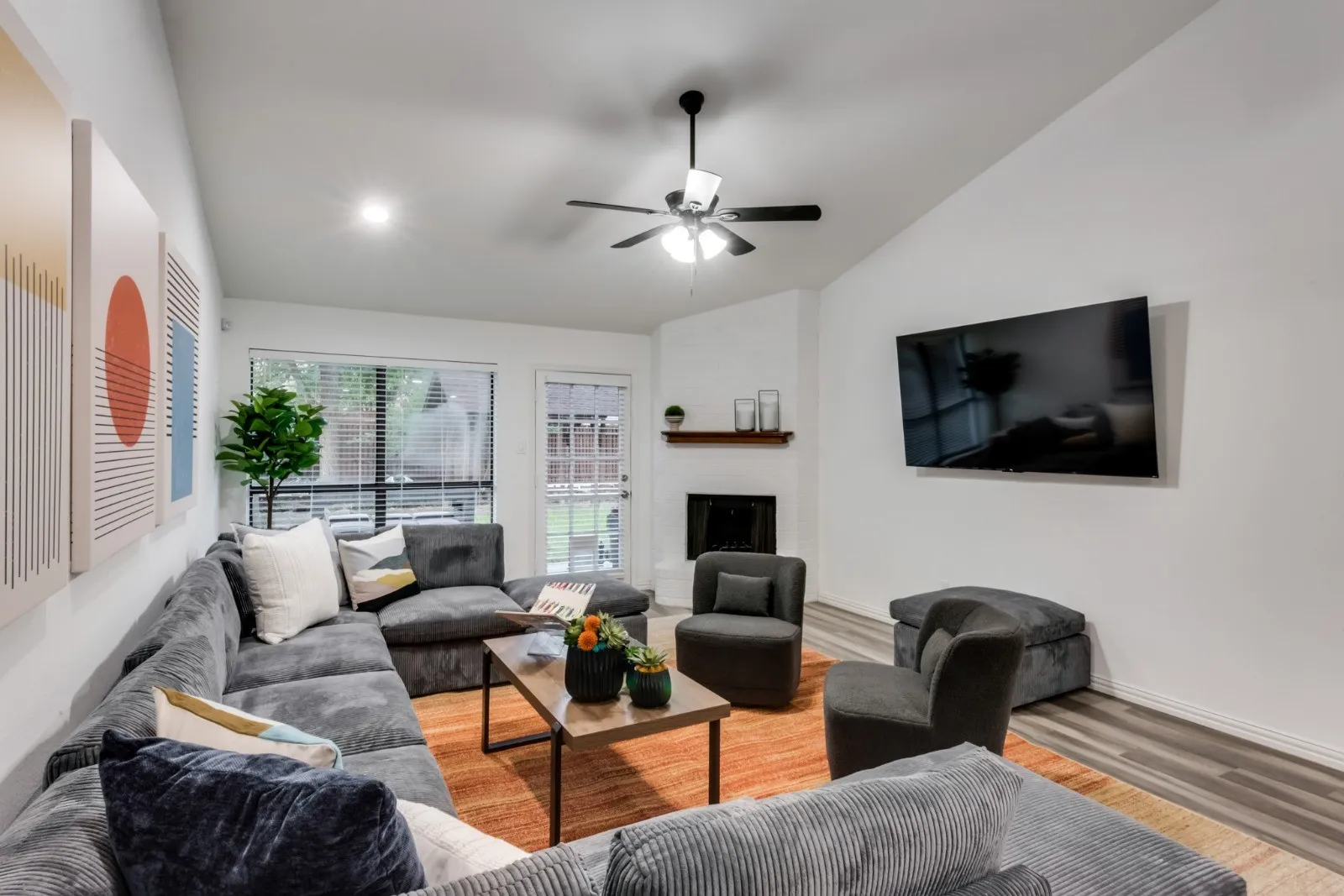 Single Family Residence For Sale in Collin County , 17920 Hillcrest Road, Dallas, Texas 75252, 3 Bedroom, 3 Bathroom, 2 Garage spaces, 2,264 Sqft, built in 1987, Preowned, mls#21246373, Real Estate Agent in Dallas, Homes For Sale in Collin county, Homes For Sale in Dallas, Realtor in Dallas Texas, Real Estate Brokerage Independent Realty Texas, Luminita Cordes Realtor