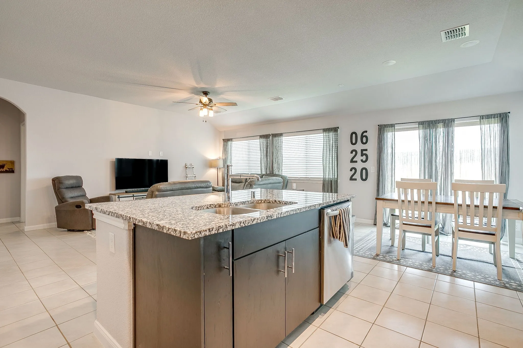 Single Family Residence For Sale in Johnson County , 1069 Nighthawk Trail, Alvarado, Texas 76009, 3 Bedroom, 2 Bathroom, 2 Garage spaces, 1,560 Sqft, built in 2021, mls#21244436, Real Estate Agent in Alvarado, Homes For Sale in Johnson county, Homes For Sale in Alvarado, Realtor in Alvarado Texas, Real Estate Brokerage Independent Realty Texas, Luminita Cordes Realtor