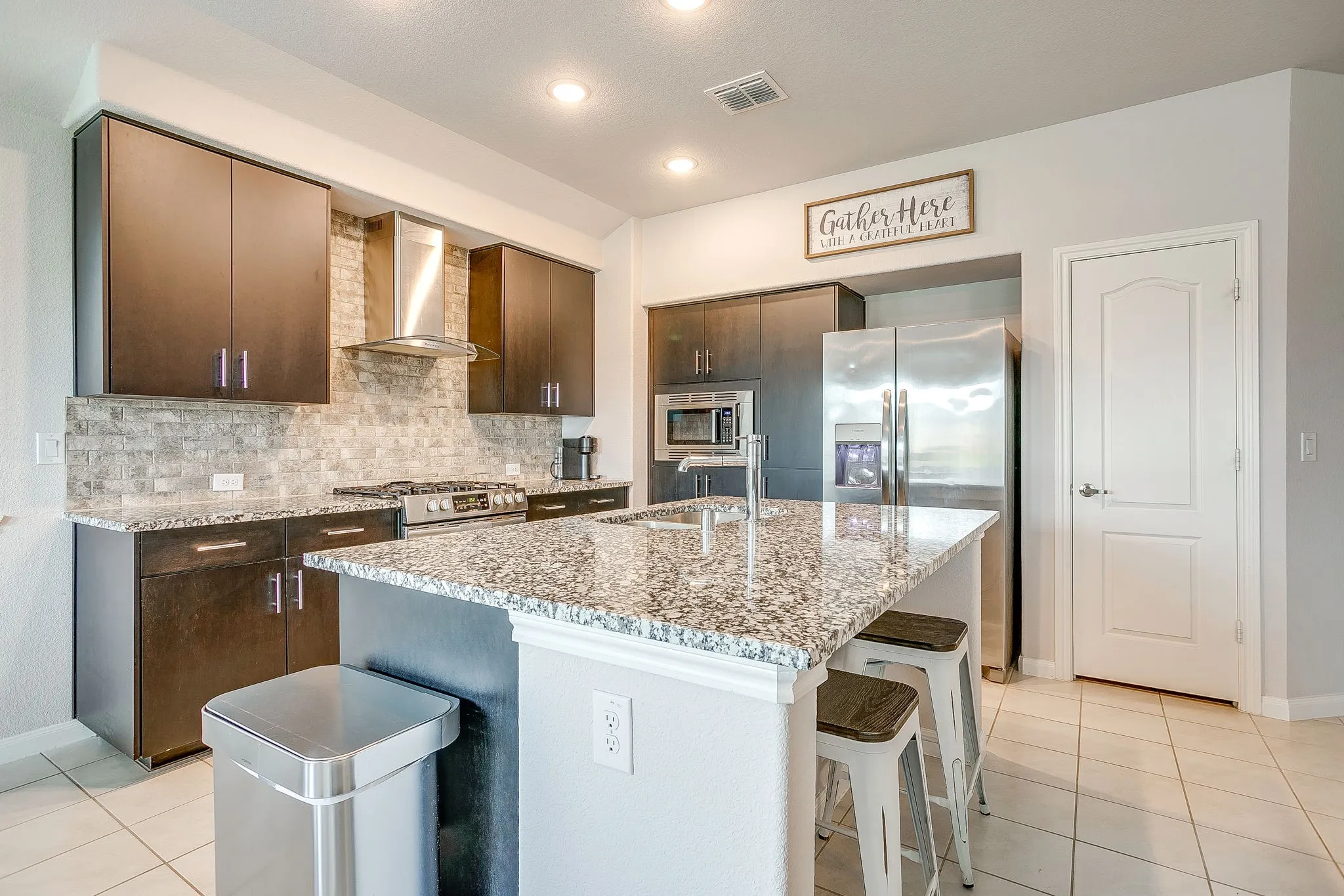 Single Family Residence For Sale in Johnson County , 1069 Nighthawk Trail, Alvarado, Texas 76009, 3 Bedroom, 2 Bathroom, 2 Garage spaces, 1,560 Sqft, built in 2021, mls#21244436, Real Estate Agent in Alvarado, Homes For Sale in Johnson county, Homes For Sale in Alvarado, Realtor in Alvarado Texas, Real Estate Brokerage Independent Realty Texas, Luminita Cordes Realtor