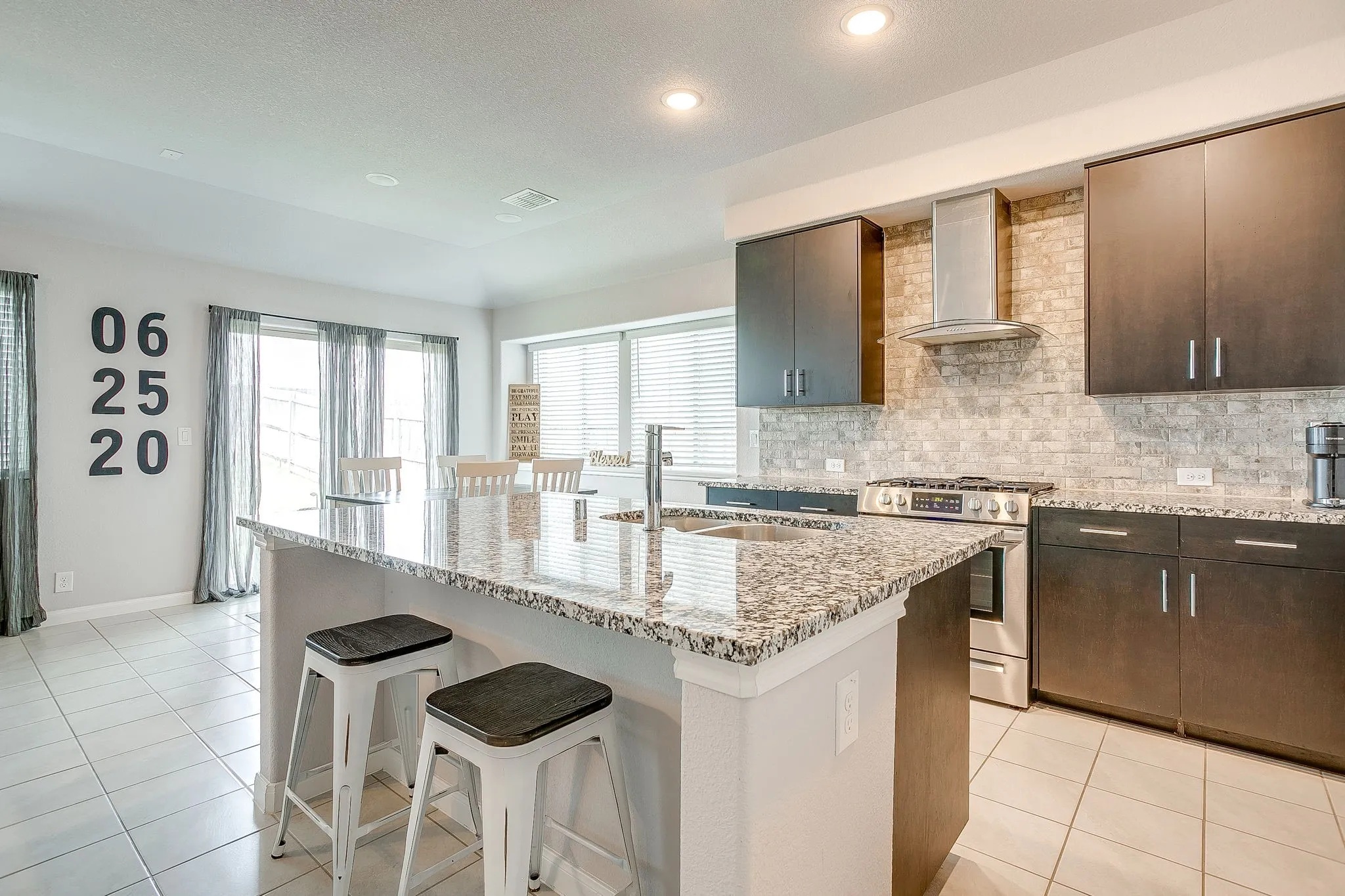 Single Family Residence For Sale in Johnson County , 1069 Nighthawk Trail, Alvarado, Texas 76009, 3 Bedroom, 2 Bathroom, 2 Garage spaces, 1,560 Sqft, built in 2021, mls#21244436, Real Estate Agent in Alvarado, Homes For Sale in Johnson county, Homes For Sale in Alvarado, Realtor in Alvarado Texas, Real Estate Brokerage Independent Realty Texas, Luminita Cordes Realtor
