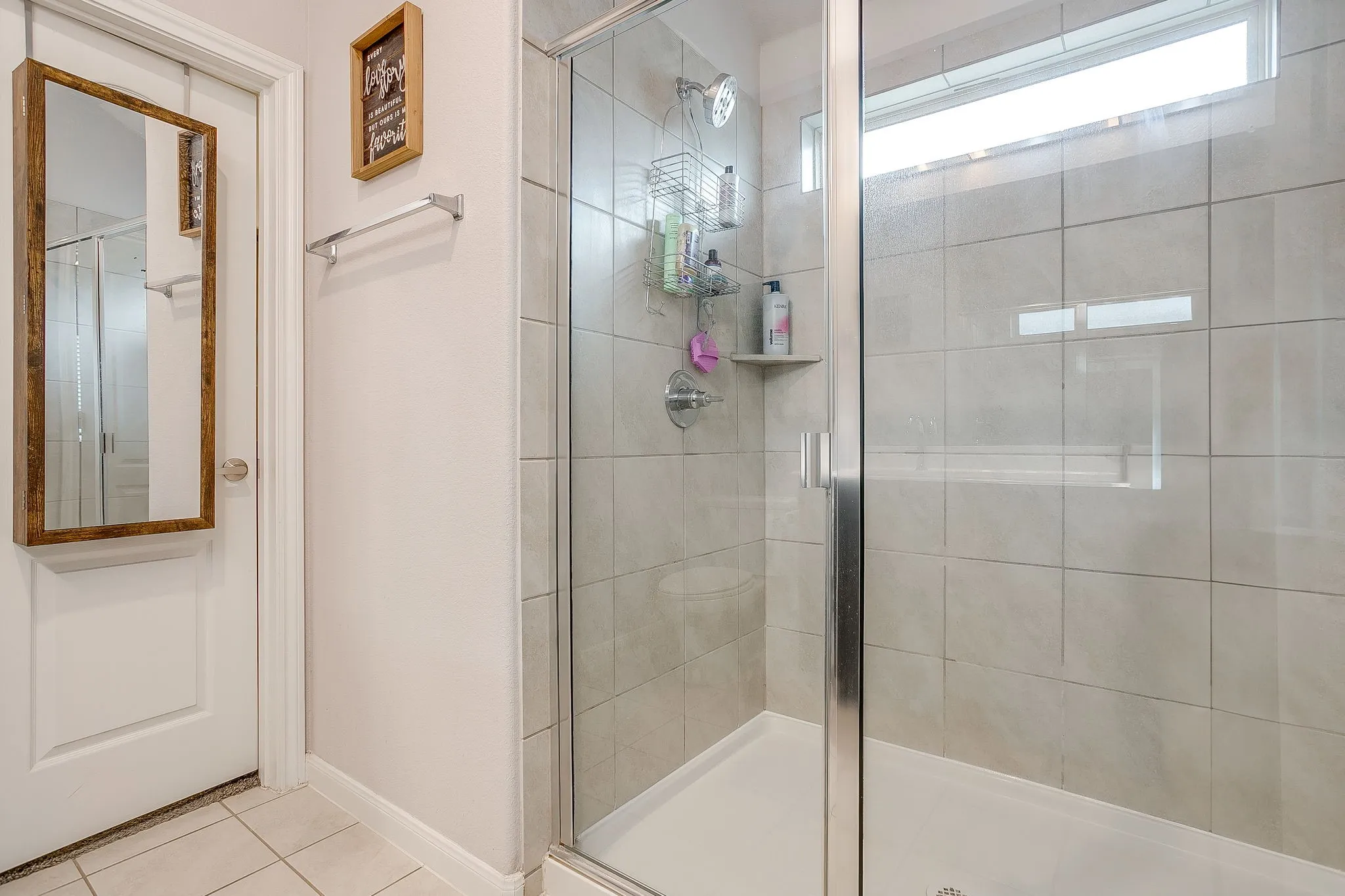 Single Family Residence For Sale in Johnson County , 1069 Nighthawk Trail, Alvarado, Texas 76009, 3 Bedroom, 2 Bathroom, 2 Garage spaces, 1,560 Sqft, built in 2021, mls#21244436, Real Estate Agent in Alvarado, Homes For Sale in Johnson county, Homes For Sale in Alvarado, Realtor in Alvarado Texas, Real Estate Brokerage Independent Realty Texas, Luminita Cordes Realtor