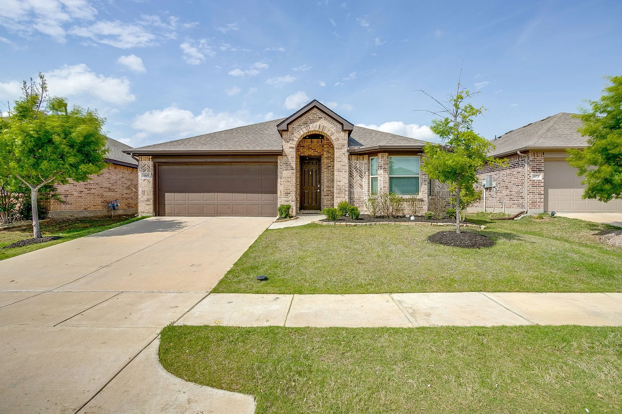 Single Family Residence For Sale in Johnson County , 1069 Nighthawk Trail, Alvarado, Texas 76009, 3 Bedroom, 2 Bathroom, 2 Garage spaces, 1,560 Sqft, built in 2021, mls#21244436, Real Estate Agent in Alvarado, Homes For Sale in Johnson county, Homes For Sale in Alvarado, Realtor in Alvarado Texas, Real Estate Brokerage Independent Realty Texas, Luminita Cordes Realtor