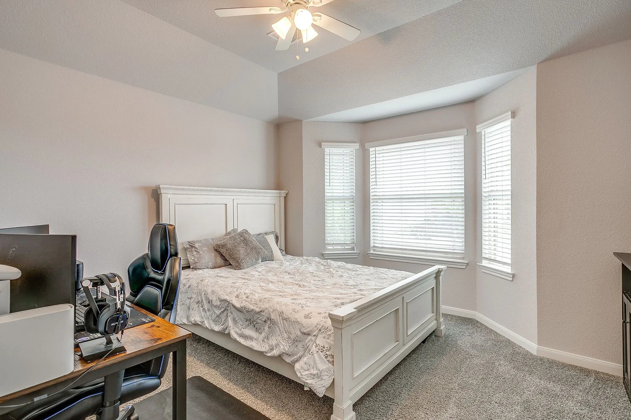 Single Family Residence For Sale in Johnson County , 1069 Nighthawk Trail, Alvarado, Texas 76009, 3 Bedroom, 2 Bathroom, 2 Garage spaces, 1,560 Sqft, built in 2021, mls#21244436, Real Estate Agent in Alvarado, Homes For Sale in Johnson county, Homes For Sale in Alvarado, Realtor in Alvarado Texas, Real Estate Brokerage Independent Realty Texas, Luminita Cordes Realtor