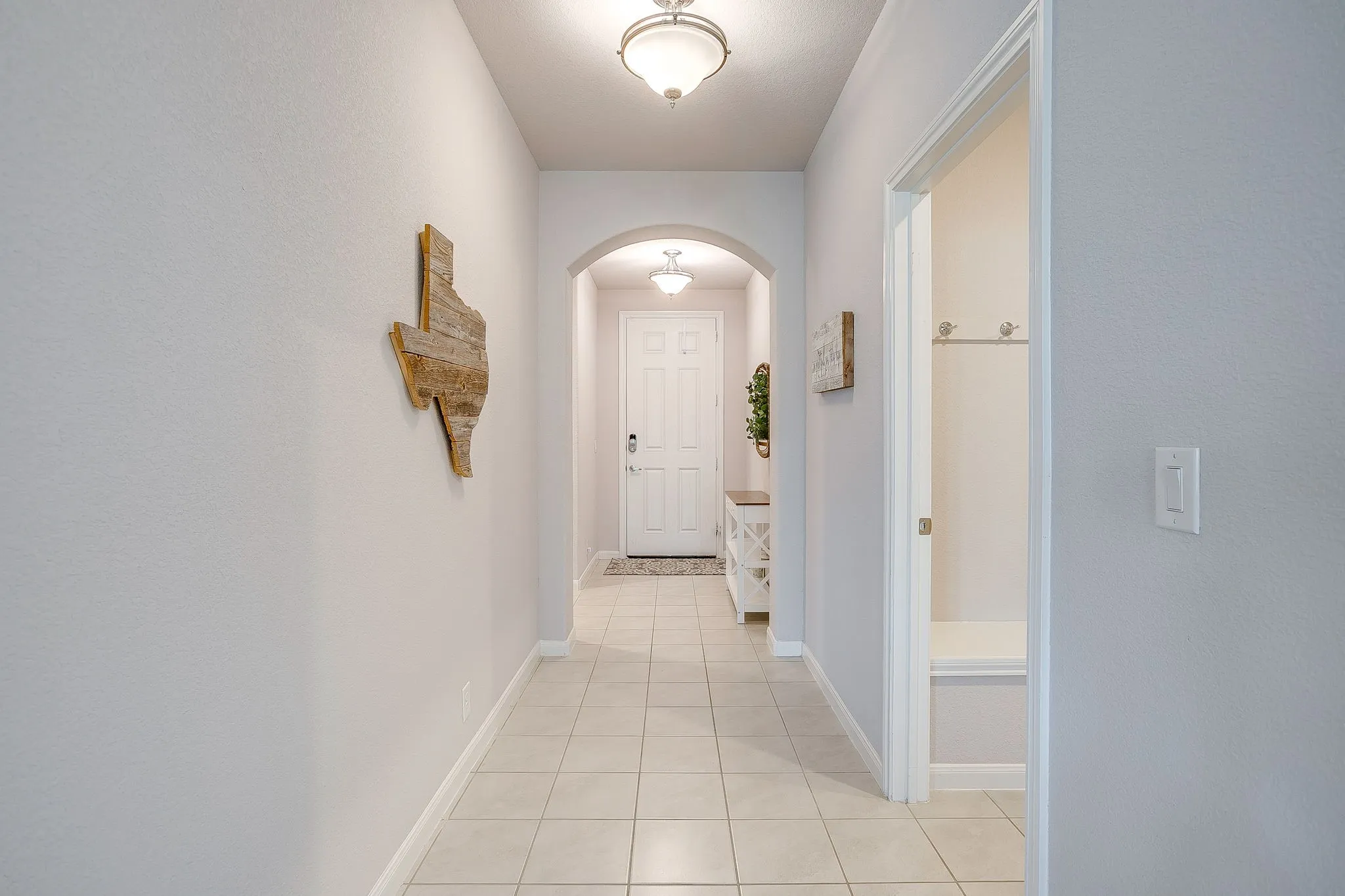 Single Family Residence For Sale in Johnson County , 1069 Nighthawk Trail, Alvarado, Texas 76009, 3 Bedroom, 2 Bathroom, 2 Garage spaces, 1,560 Sqft, built in 2021, mls#21244436, Real Estate Agent in Alvarado, Homes For Sale in Johnson county, Homes For Sale in Alvarado, Realtor in Alvarado Texas, Real Estate Brokerage Independent Realty Texas, Luminita Cordes Realtor