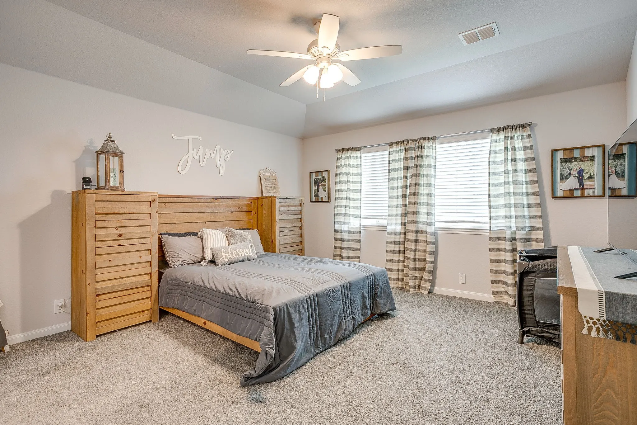 Single Family Residence For Sale in Johnson County , 1069 Nighthawk Trail, Alvarado, Texas 76009, 3 Bedroom, 2 Bathroom, 2 Garage spaces, 1,560 Sqft, built in 2021, mls#21244436, Real Estate Agent in Alvarado, Homes For Sale in Johnson county, Homes For Sale in Alvarado, Realtor in Alvarado Texas, Real Estate Brokerage Independent Realty Texas, Luminita Cordes Realtor