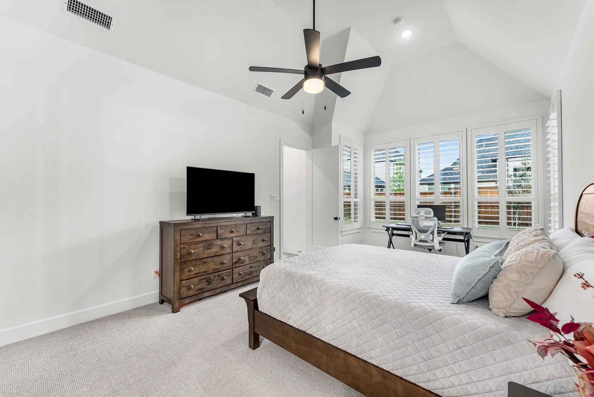 Single Family Residence For Sale in Collin County , 3917 Linear Drive, Celina, Texas 75078, 5 Bedroom, 7 Bathroom, 3 Garage spaces, 3,714 Sqft, built in 2024, Preowned, Price $799,000, mls#21244797, Real Estate Agent in Celina, Homes For Sale in Collin county, Homes For Sale in Celina, Realtor in Celina Texas, Real Estate Brokerage Independent Realty Texas, Luminita Cordes Realtor