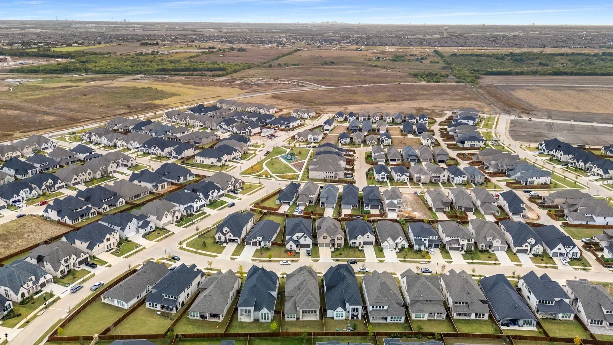 Single Family Residence For Sale in Collin County , 3917 Linear Drive, Celina, Texas 75078, 5 Bedroom, 7 Bathroom, 3 Garage spaces, 3,714 Sqft, built in 2024, Preowned, Price $799,000, mls#21244797, Real Estate Agent in Celina, Homes For Sale in Collin county, Homes For Sale in Celina, Realtor in Celina Texas, Real Estate Brokerage Independent Realty Texas, Luminita Cordes Realtor