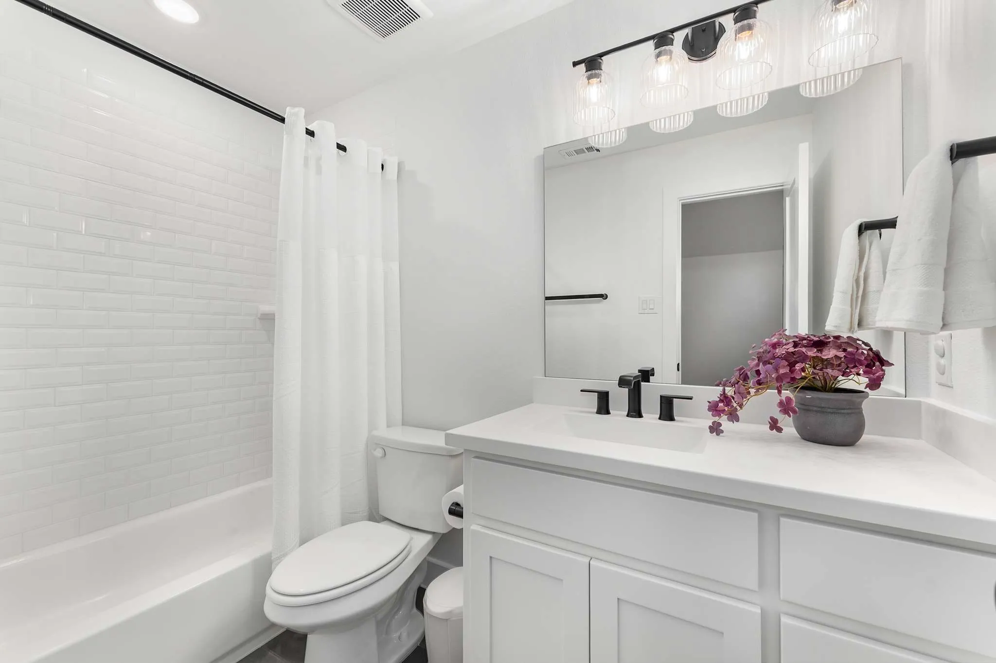 Single Family Residence For Sale in Collin County , 3917 Linear Drive, Celina, Texas 75078, 5 Bedroom, 7 Bathroom, 3 Garage spaces, 3,714 Sqft, built in 2024, Preowned, Price $799,000, mls#21244797, Real Estate Agent in Celina, Homes For Sale in Collin county, Homes For Sale in Celina, Realtor in Celina Texas, Real Estate Brokerage Independent Realty Texas, Luminita Cordes Realtor