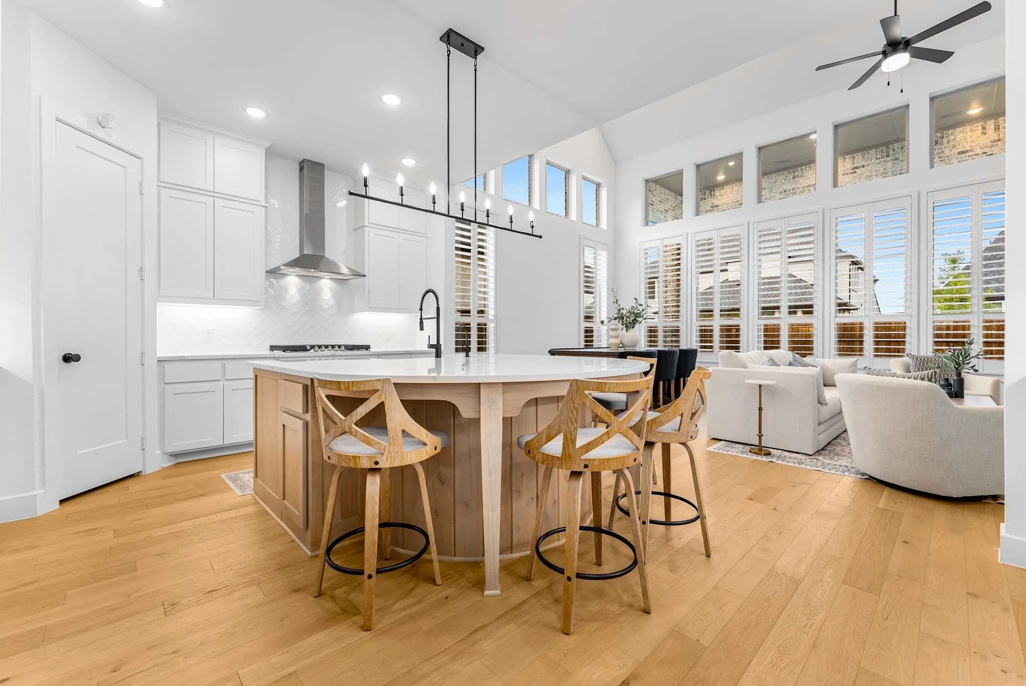 Single Family Residence For Sale in Collin County , 3917 Linear Drive, Celina, Texas 75078, 5 Bedroom, 7 Bathroom, 3 Garage spaces, 3,714 Sqft, built in 2024, Preowned, Price $799,000, mls#21244797, Real Estate Agent in Celina, Homes For Sale in Collin county, Homes For Sale in Celina, Realtor in Celina Texas, Real Estate Brokerage Independent Realty Texas, Luminita Cordes Realtor