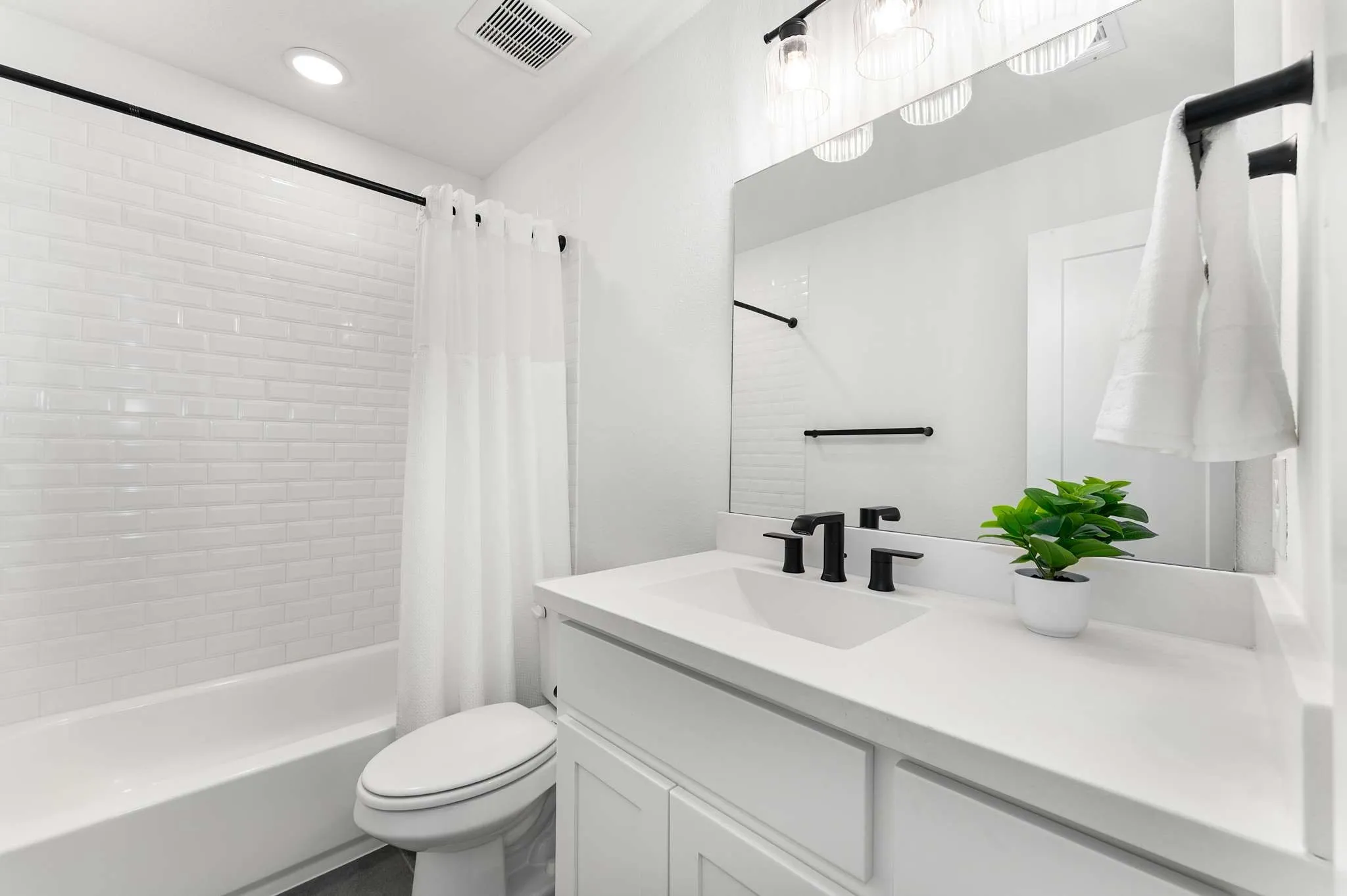 Single Family Residence For Sale in Collin County , 3917 Linear Drive, Celina, Texas 75078, 5 Bedroom, 7 Bathroom, 3 Garage spaces, 3,714 Sqft, built in 2024, Preowned, Price $799,000, mls#21244797, Real Estate Agent in Celina, Homes For Sale in Collin county, Homes For Sale in Celina, Realtor in Celina Texas, Real Estate Brokerage Independent Realty Texas, Luminita Cordes Realtor