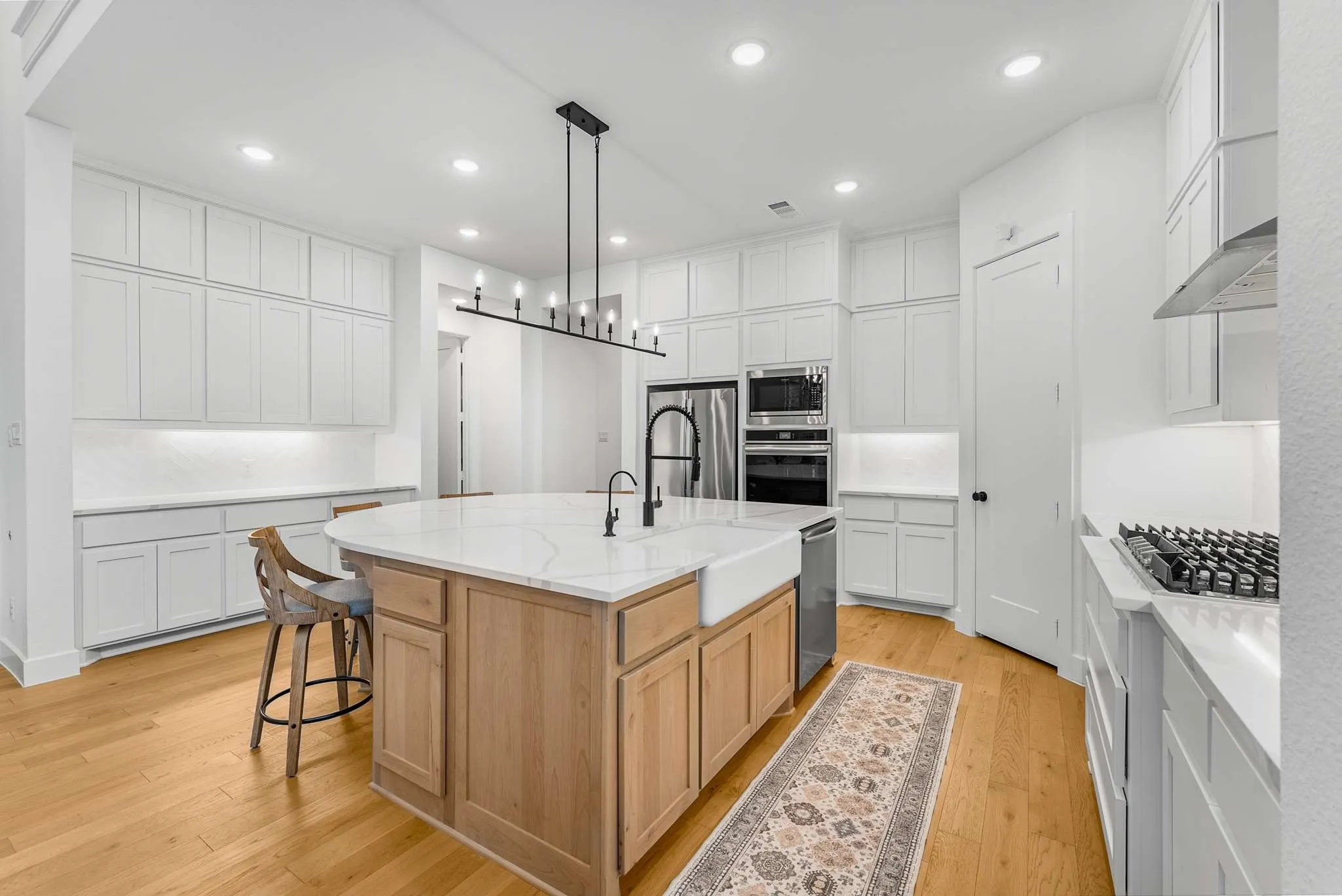 Single Family Residence For Sale in Collin County , 3917 Linear Drive, Celina, Texas 75078, 5 Bedroom, 7 Bathroom, 3 Garage spaces, 3,714 Sqft, built in 2024, Preowned, Price $799,000, mls#21244797, Real Estate Agent in Celina, Homes For Sale in Collin county, Homes For Sale in Celina, Realtor in Celina Texas, Real Estate Brokerage Independent Realty Texas, Luminita Cordes Realtor