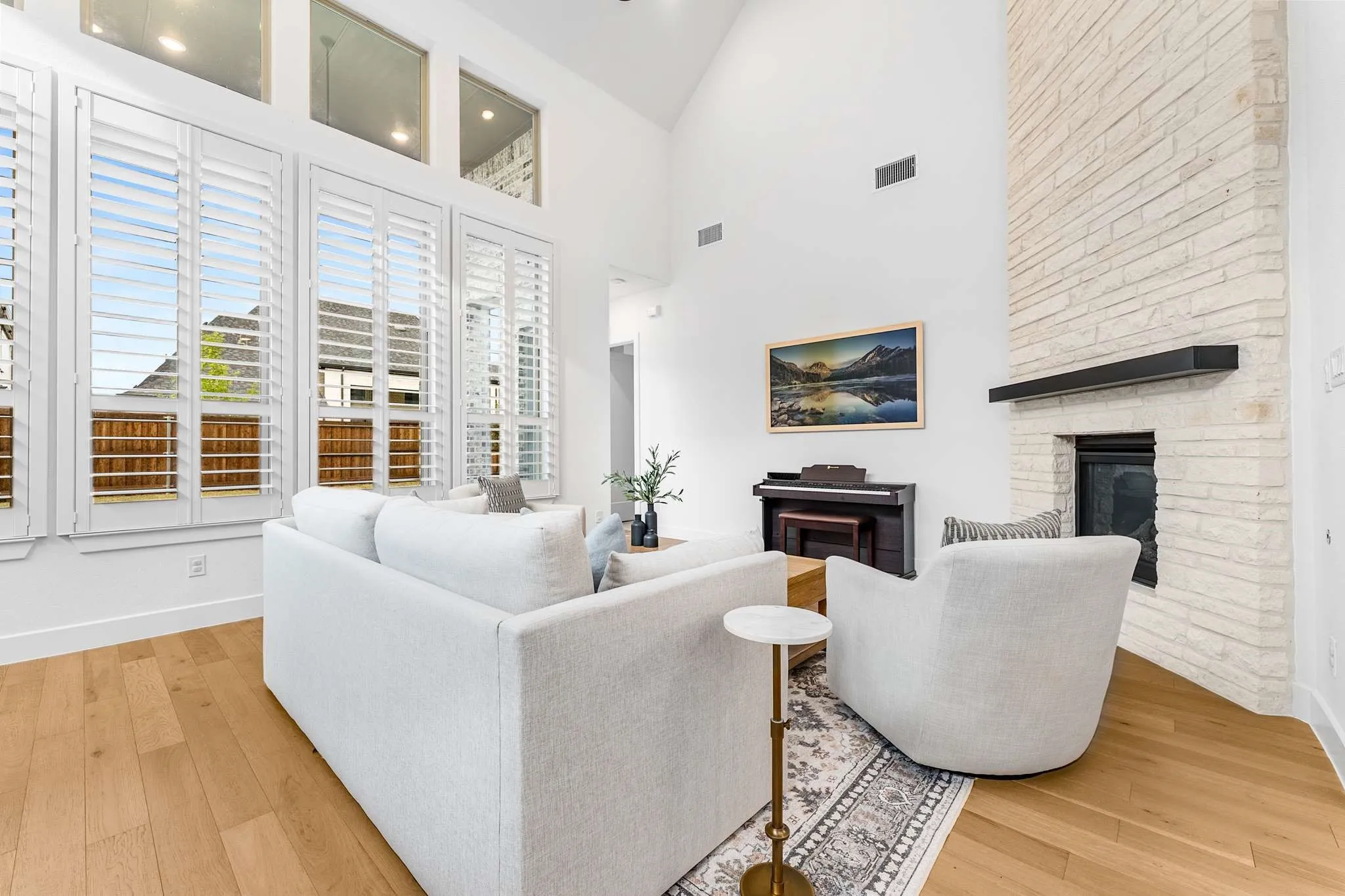 Single Family Residence For Sale in Collin County , 3917 Linear Drive, Celina, Texas 75078, 5 Bedroom, 7 Bathroom, 3 Garage spaces, 3,714 Sqft, built in 2024, Preowned, Price $799,000, mls#21244797, Real Estate Agent in Celina, Homes For Sale in Collin county, Homes For Sale in Celina, Realtor in Celina Texas, Real Estate Brokerage Independent Realty Texas, Luminita Cordes Realtor
