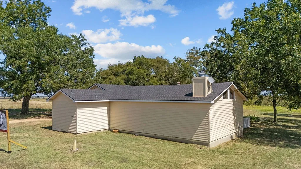 Single Family Residence For Sale in Ellis County , 5101 Fm 55, Italy, Texas 76651, 3 Bedrooms, 3 Bathrooms, Garage spaces, 2,806 Sqft, built in 1950, Preowned, Price $369,000, mls#21243999, Real Estate Agent in Italy, Homes For Sale in Ellis county, Homes For Sale in Italy, Realtor in Italy Texas, Real Estate Brokerage Independent Realty Texas, Luminita Cordes Realtor